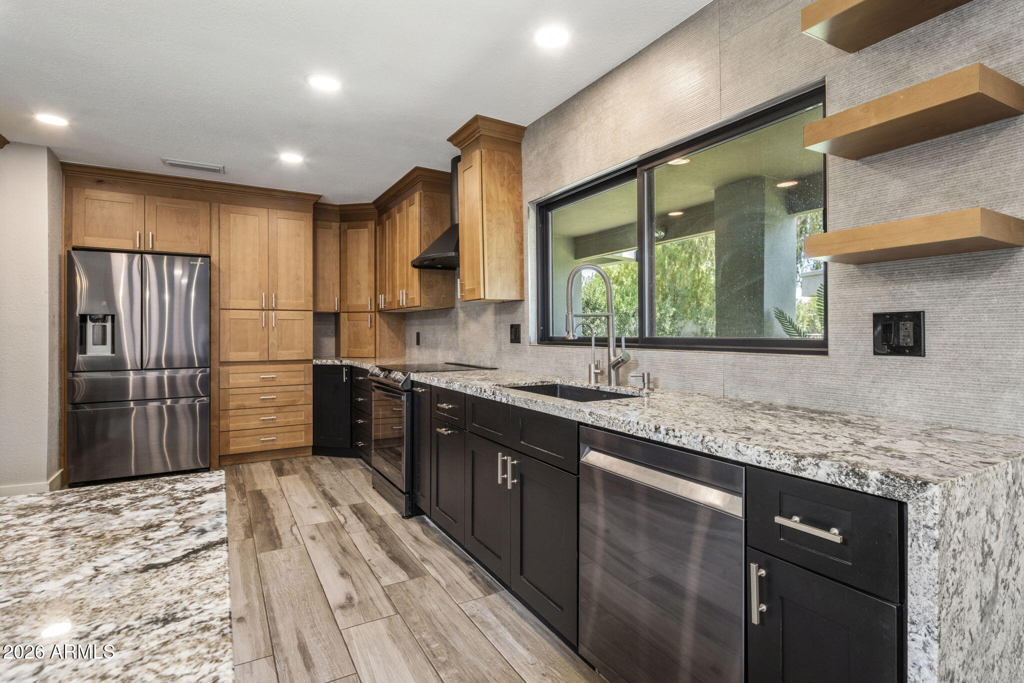 8037 N VIA PALMA