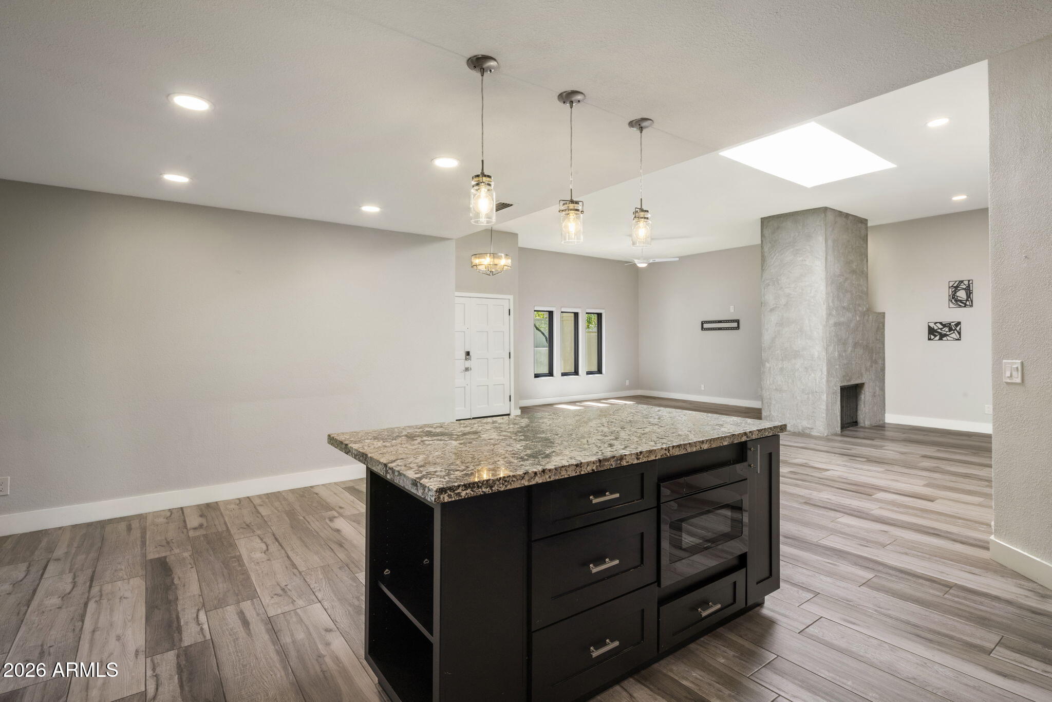 8037 N VIA PALMA