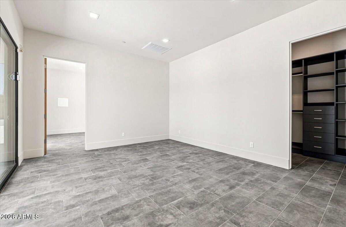 11616 N MILLER Road
