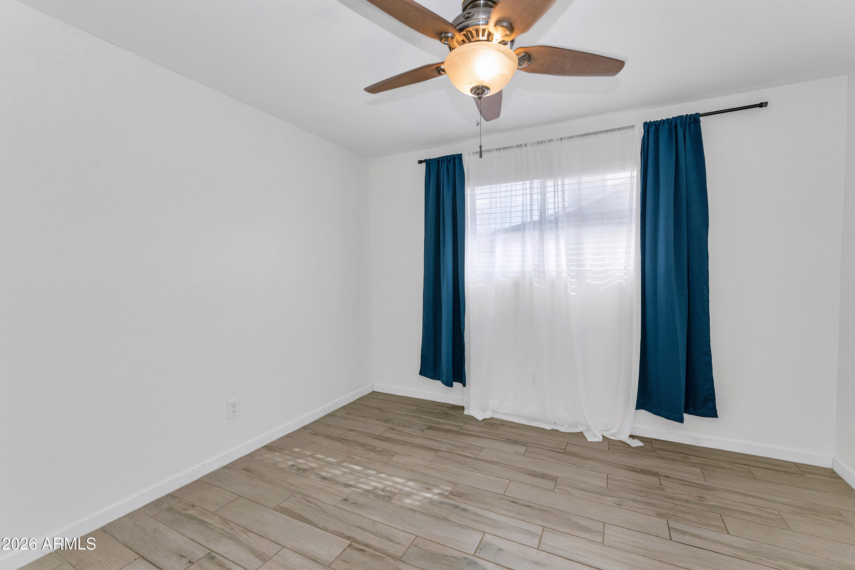 3904 E SAHUARO Drive