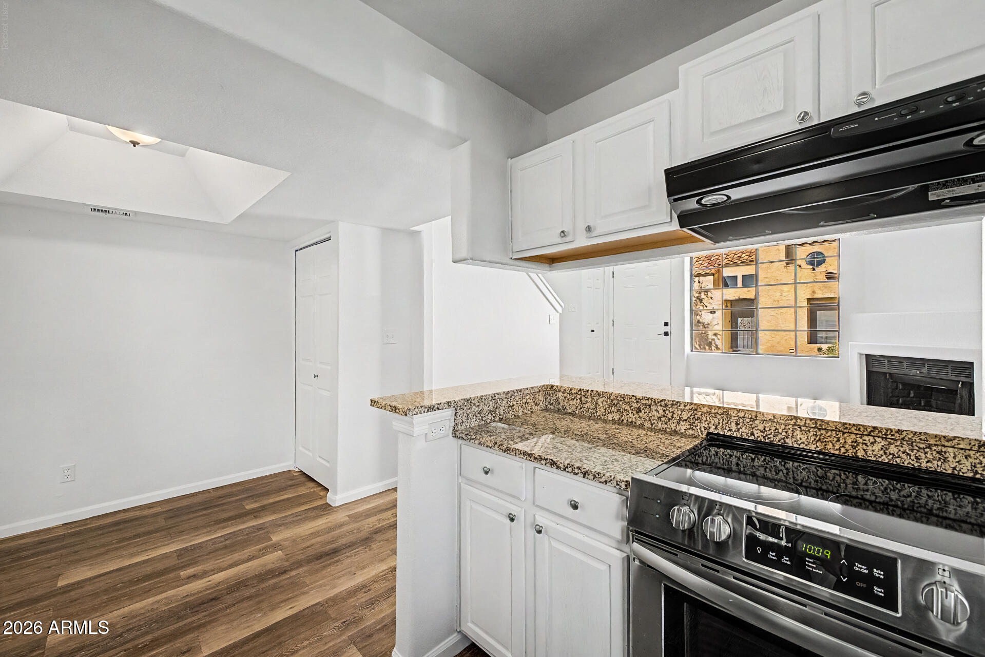 1025 E HIGHLAND Avenue 32