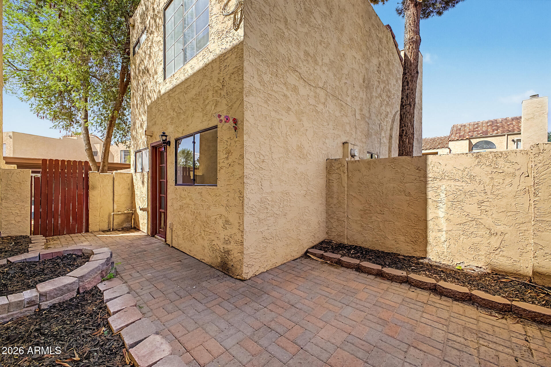 1025 E HIGHLAND Avenue 32