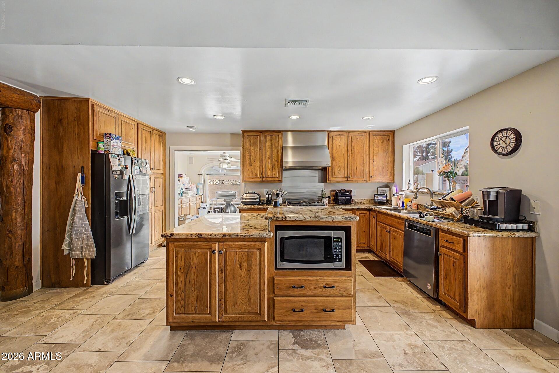 1521 E FAIRFIELD Street