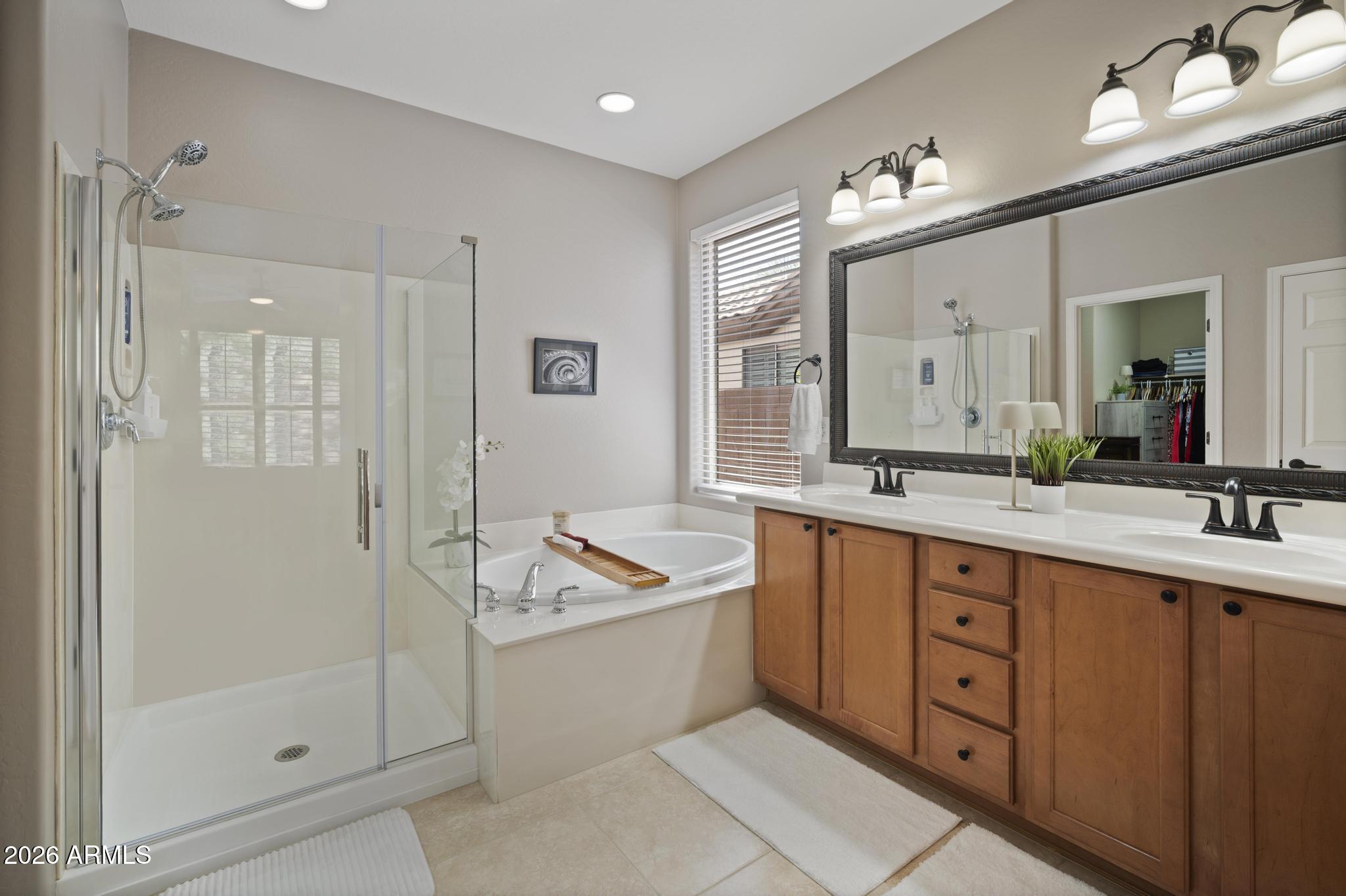 1922 W WHITMAN Court