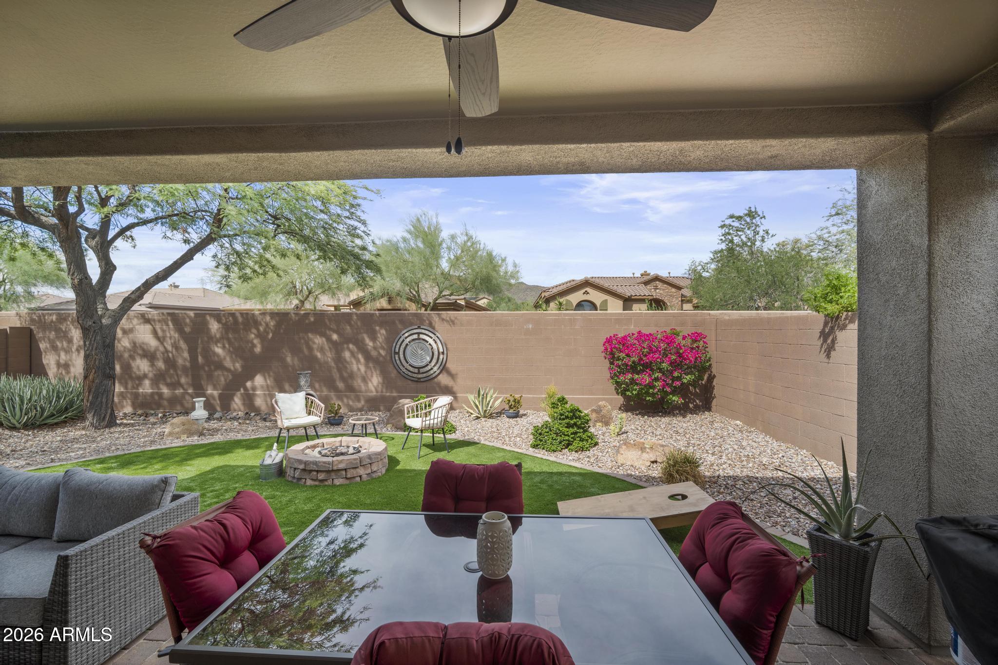 1922 W WHITMAN Court
