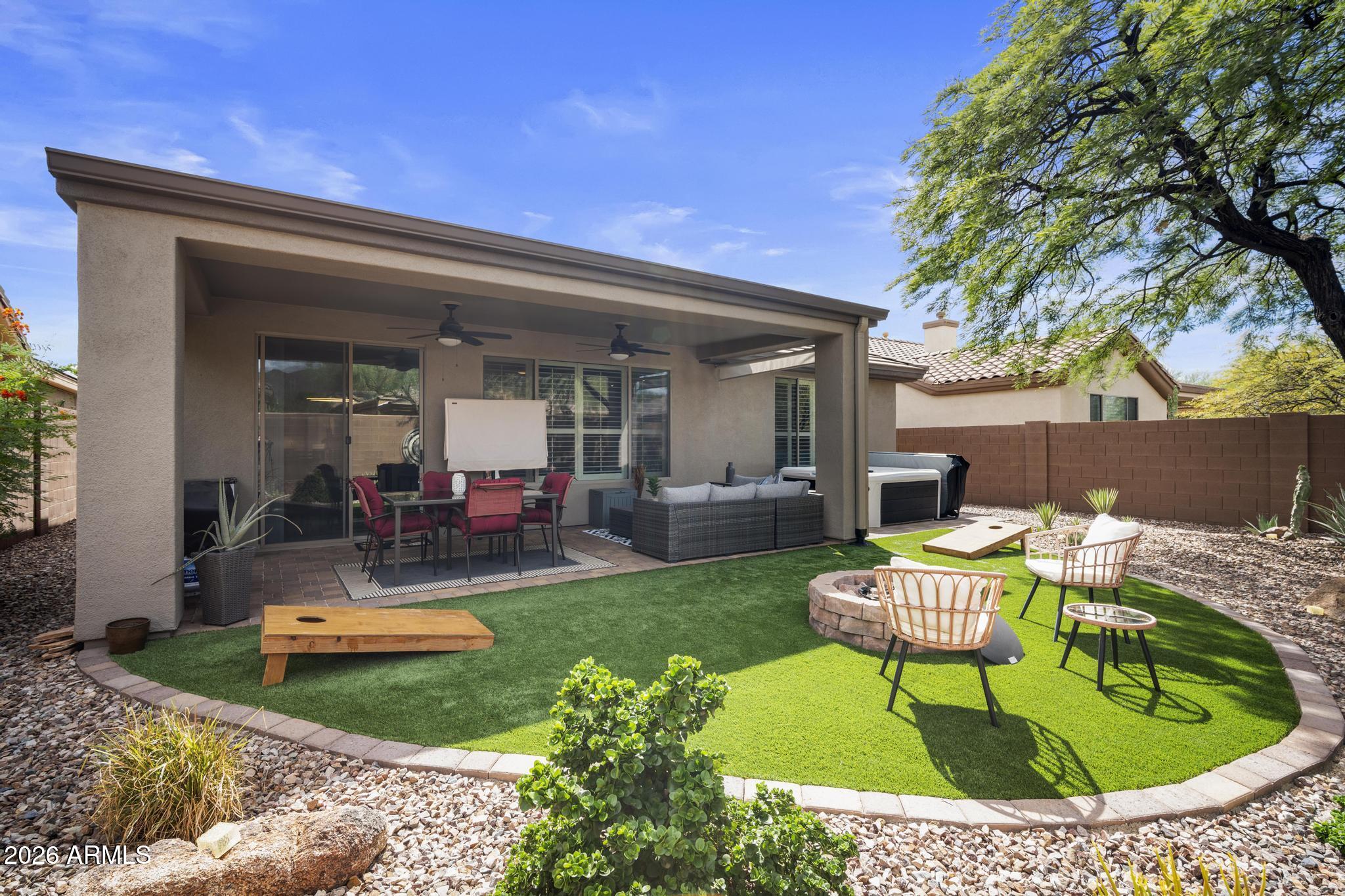 1922 W WHITMAN Court