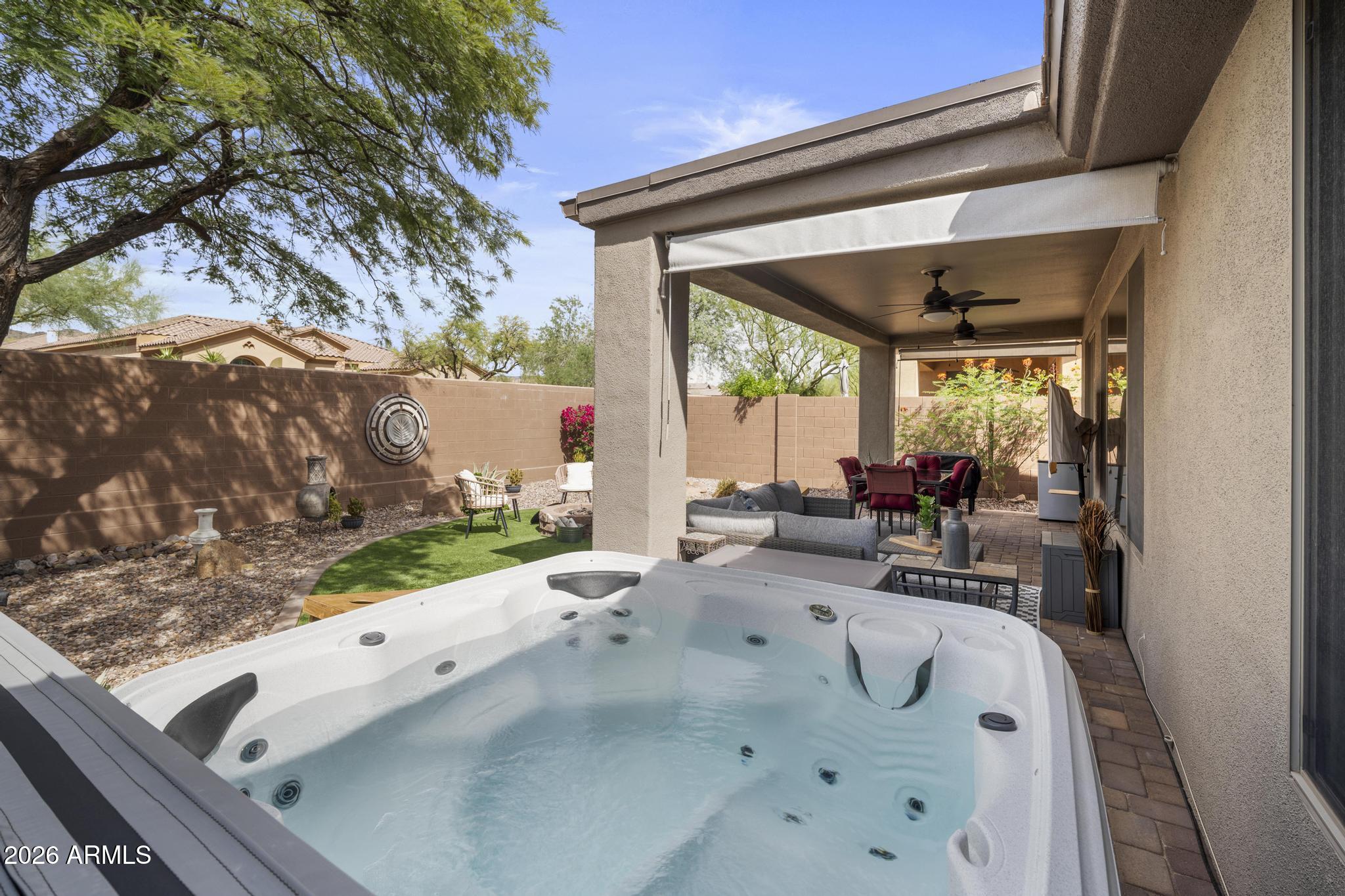 1922 W WHITMAN Court