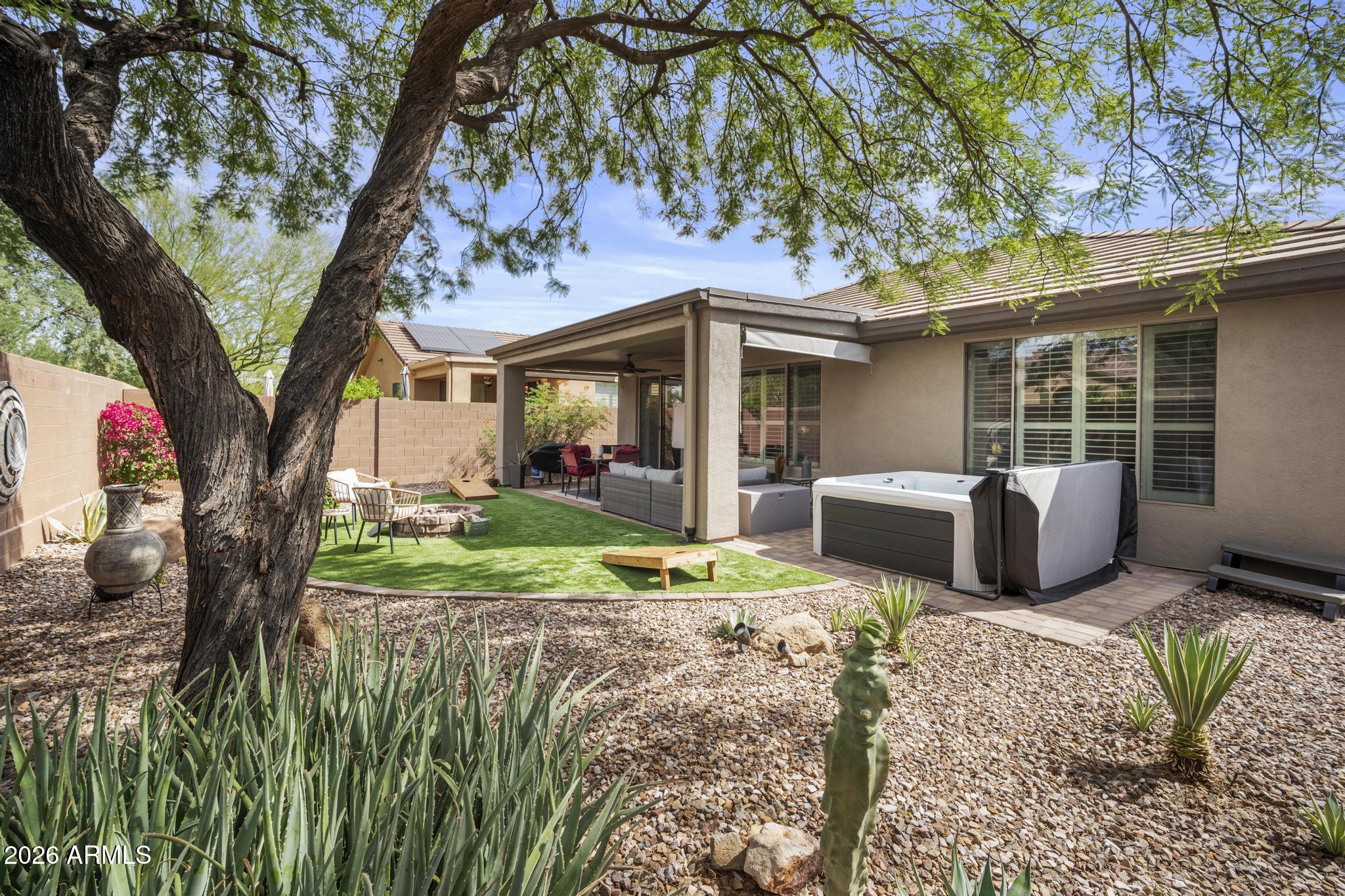 1922 W WHITMAN Court