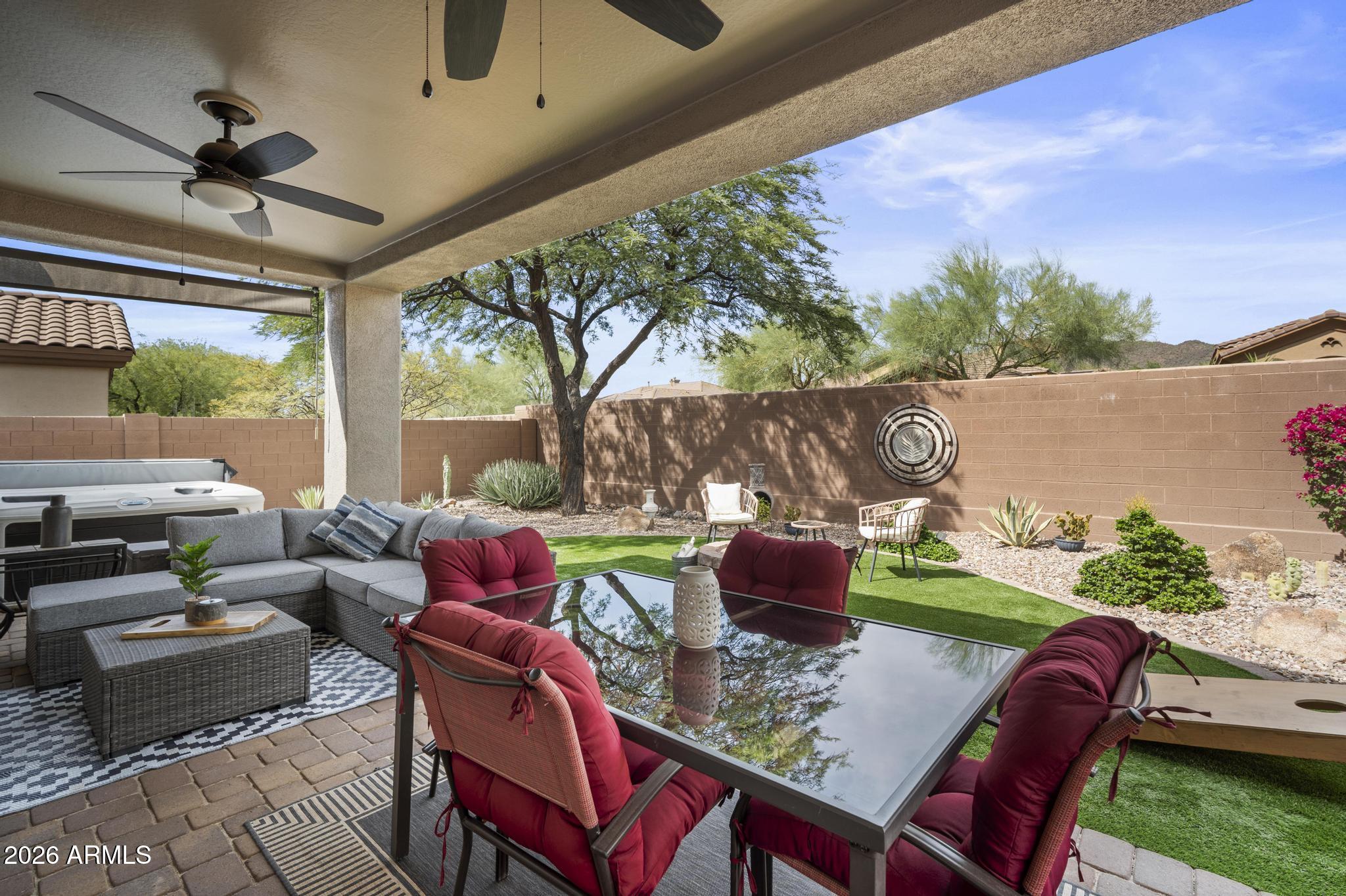 1922 W WHITMAN Court