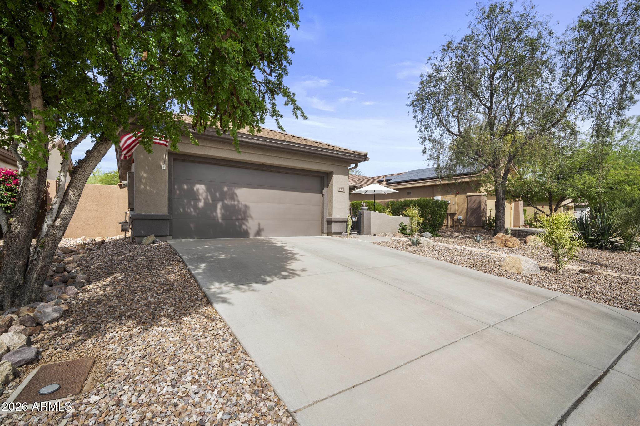 1922 W WHITMAN Court