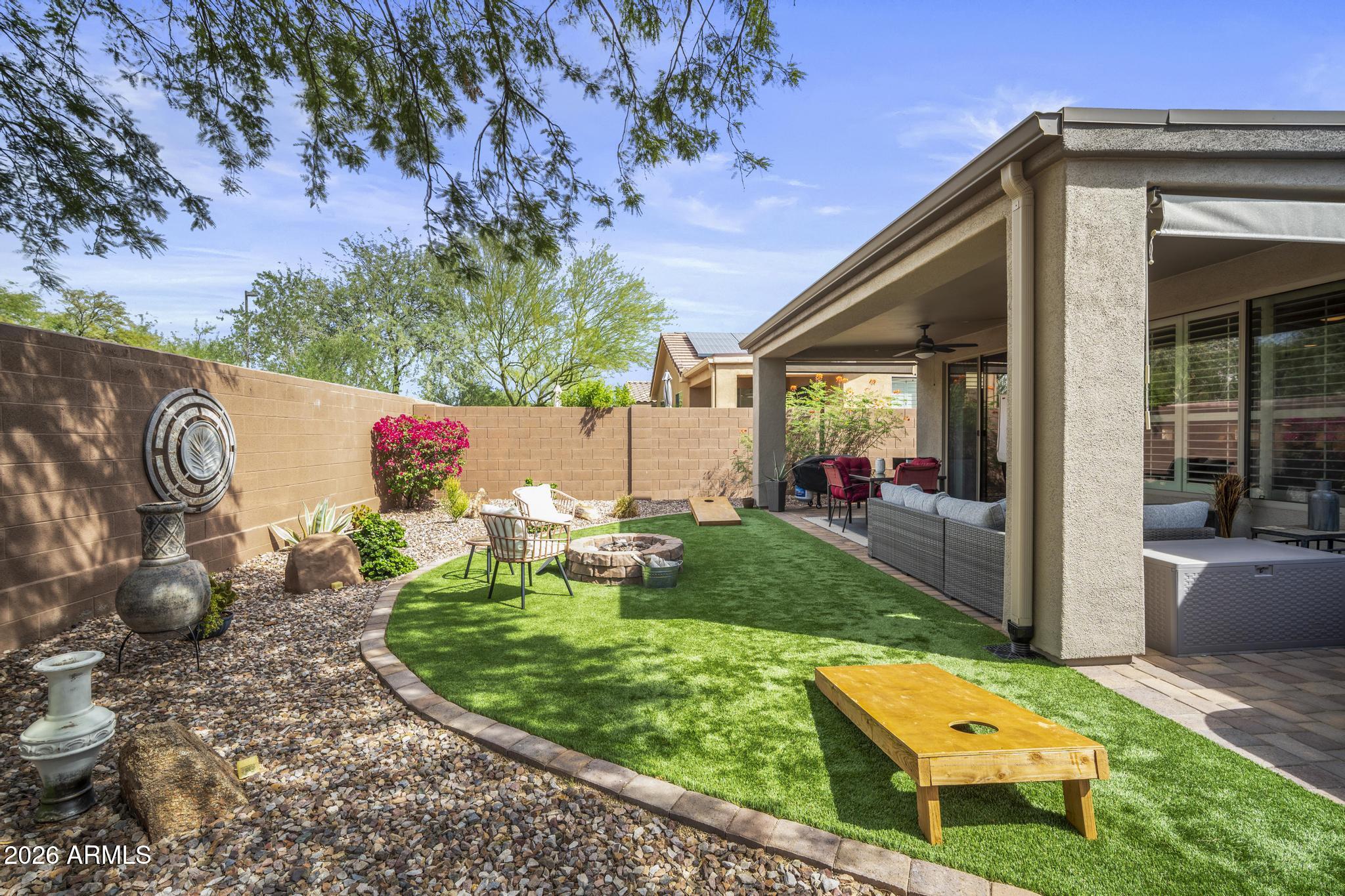 1922 W WHITMAN Court