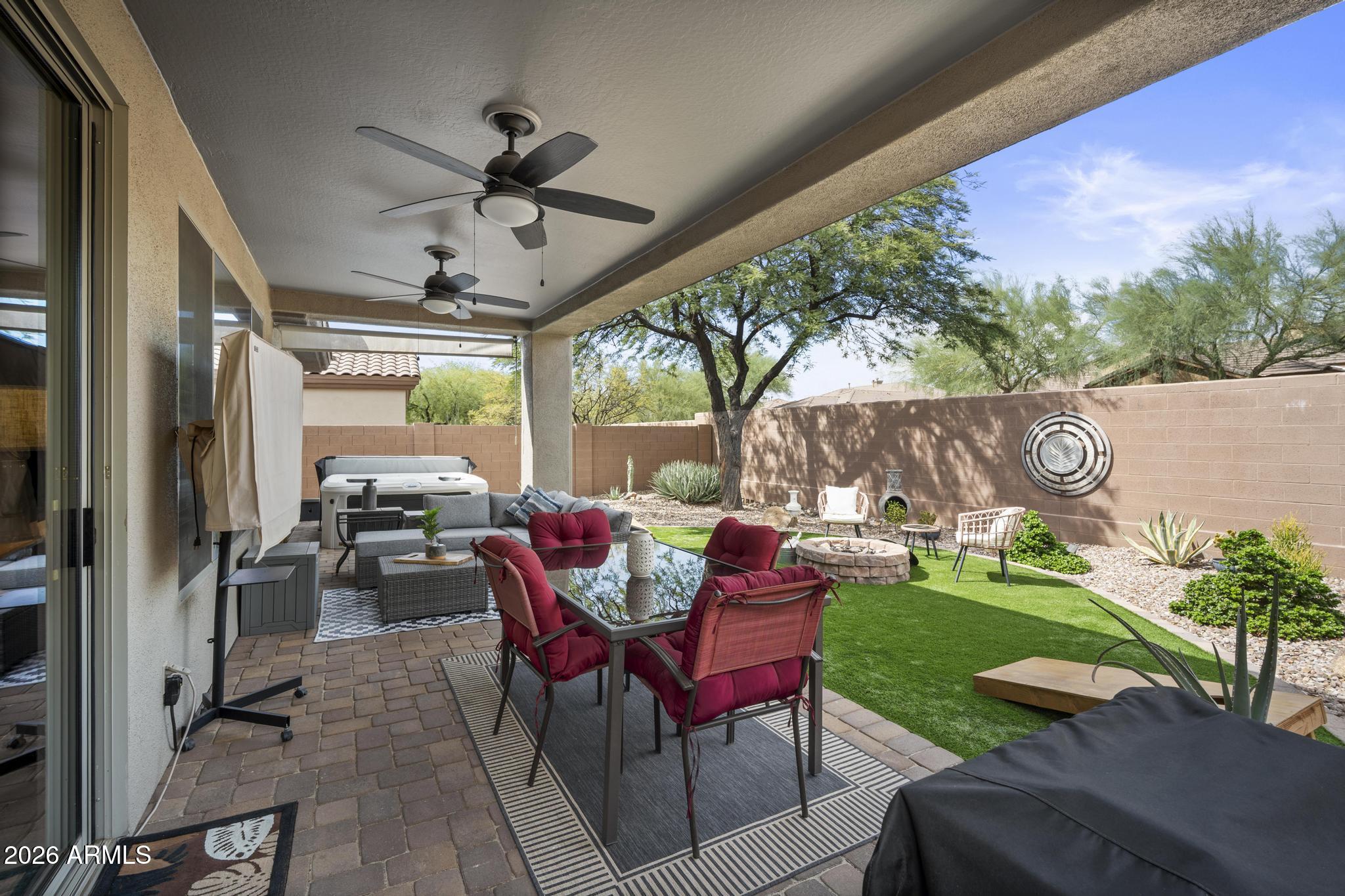 1922 W WHITMAN Court