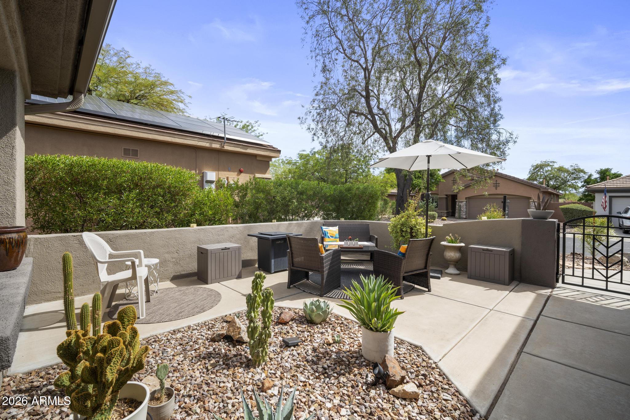 1922 W WHITMAN Court