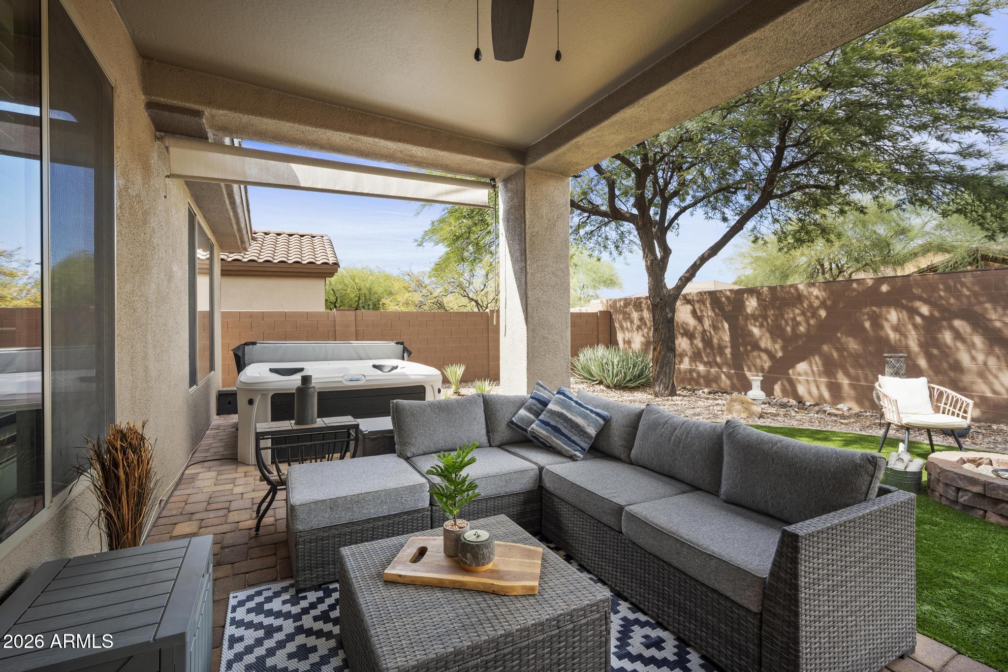 1922 W WHITMAN Court