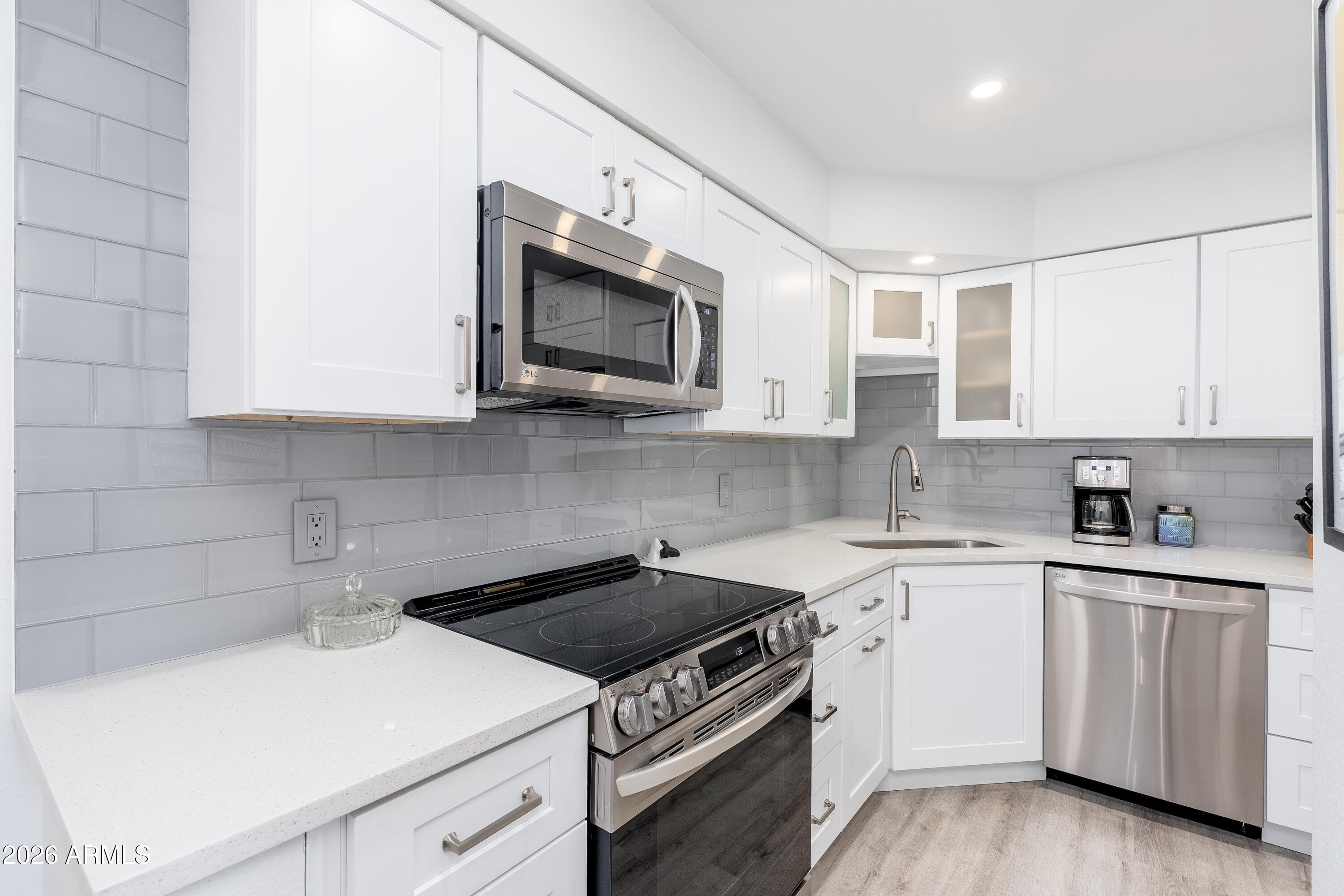 8787 E MOUNTAIN VIEW Road 2128