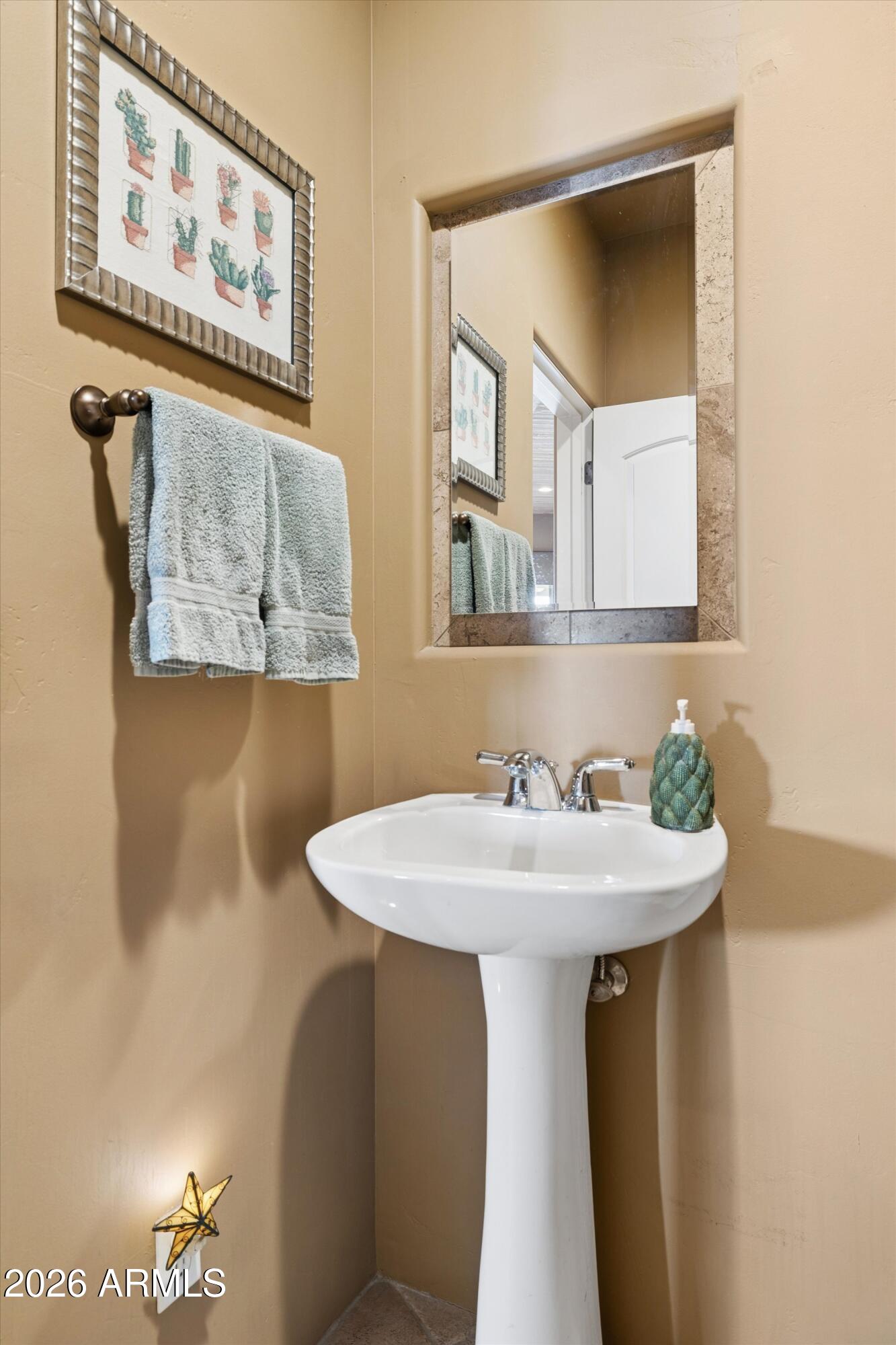205 W QUARTZ ROCK Road
