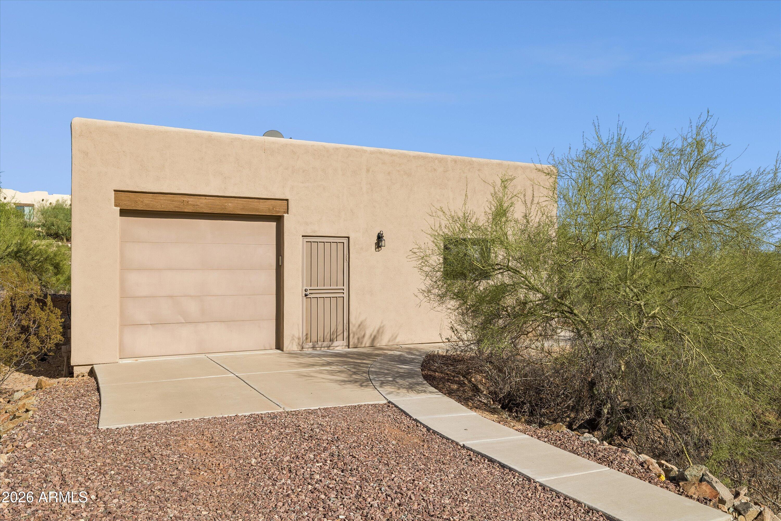 205 W QUARTZ ROCK Road
