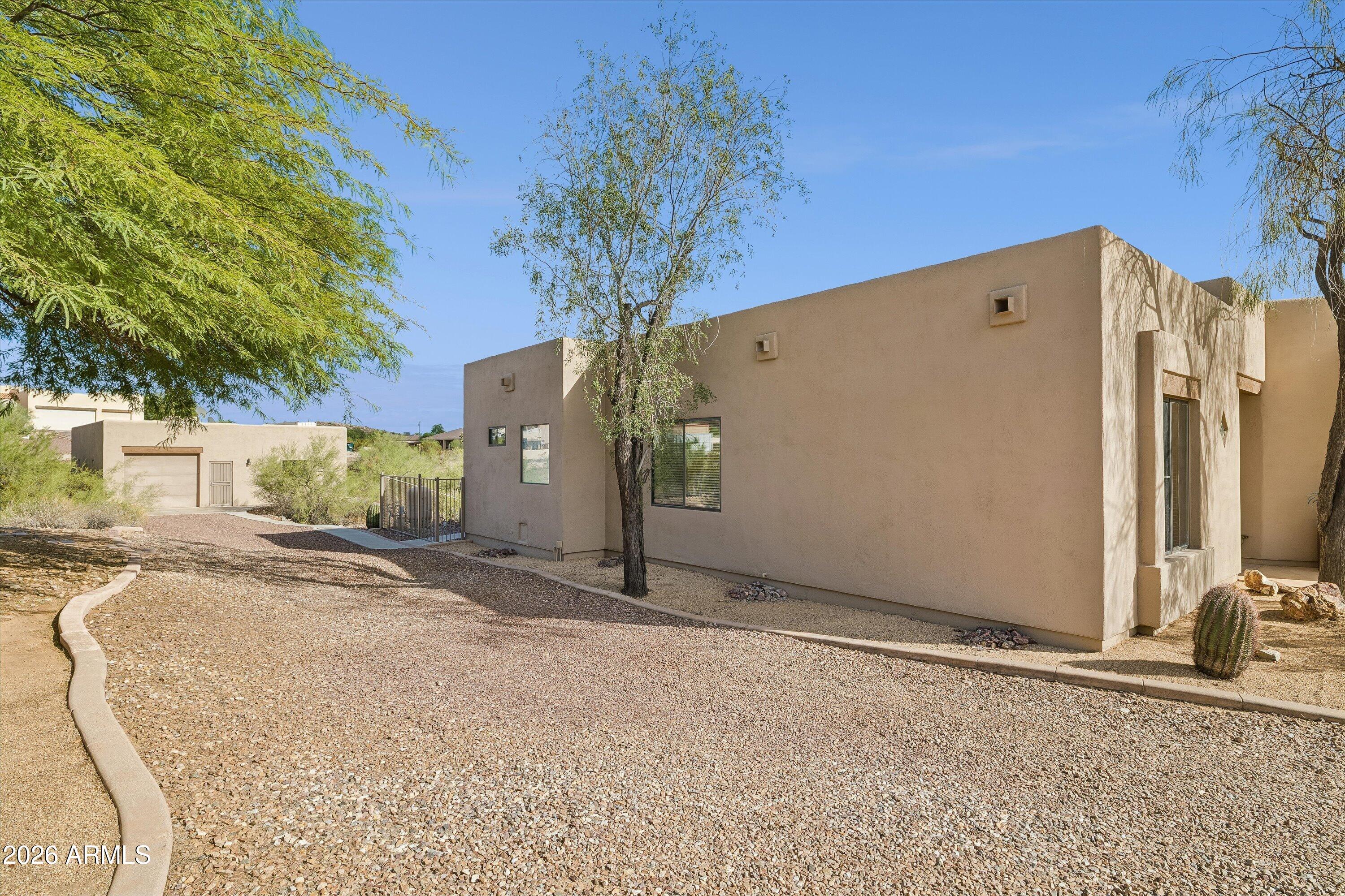 205 W QUARTZ ROCK Road