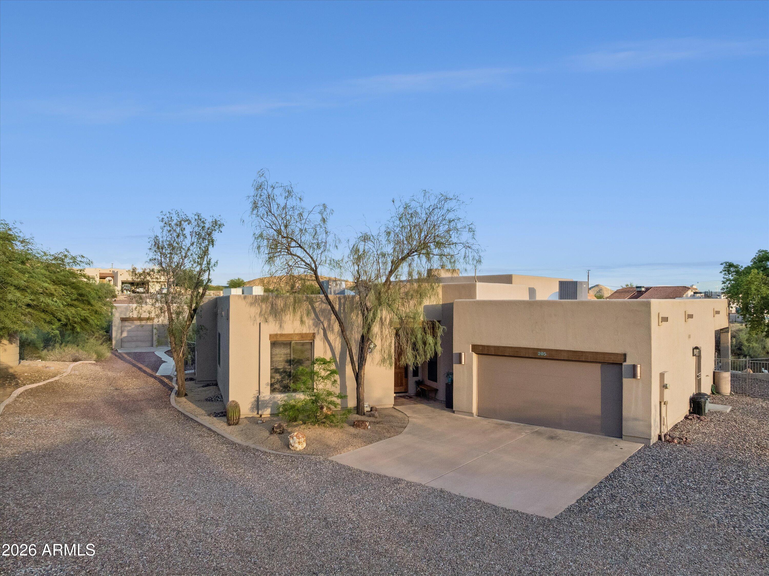 205 W QUARTZ ROCK Road