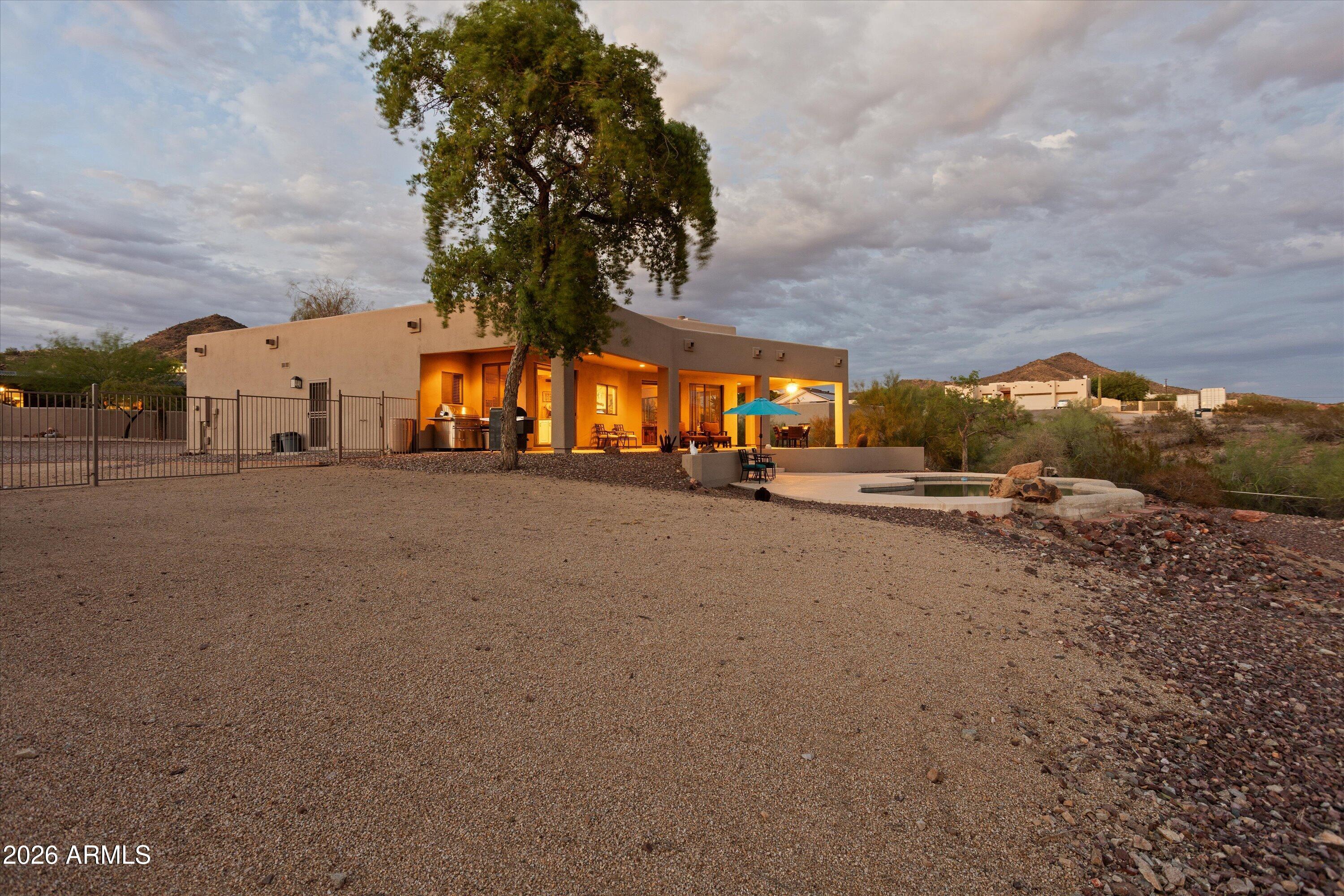 205 W QUARTZ ROCK Road