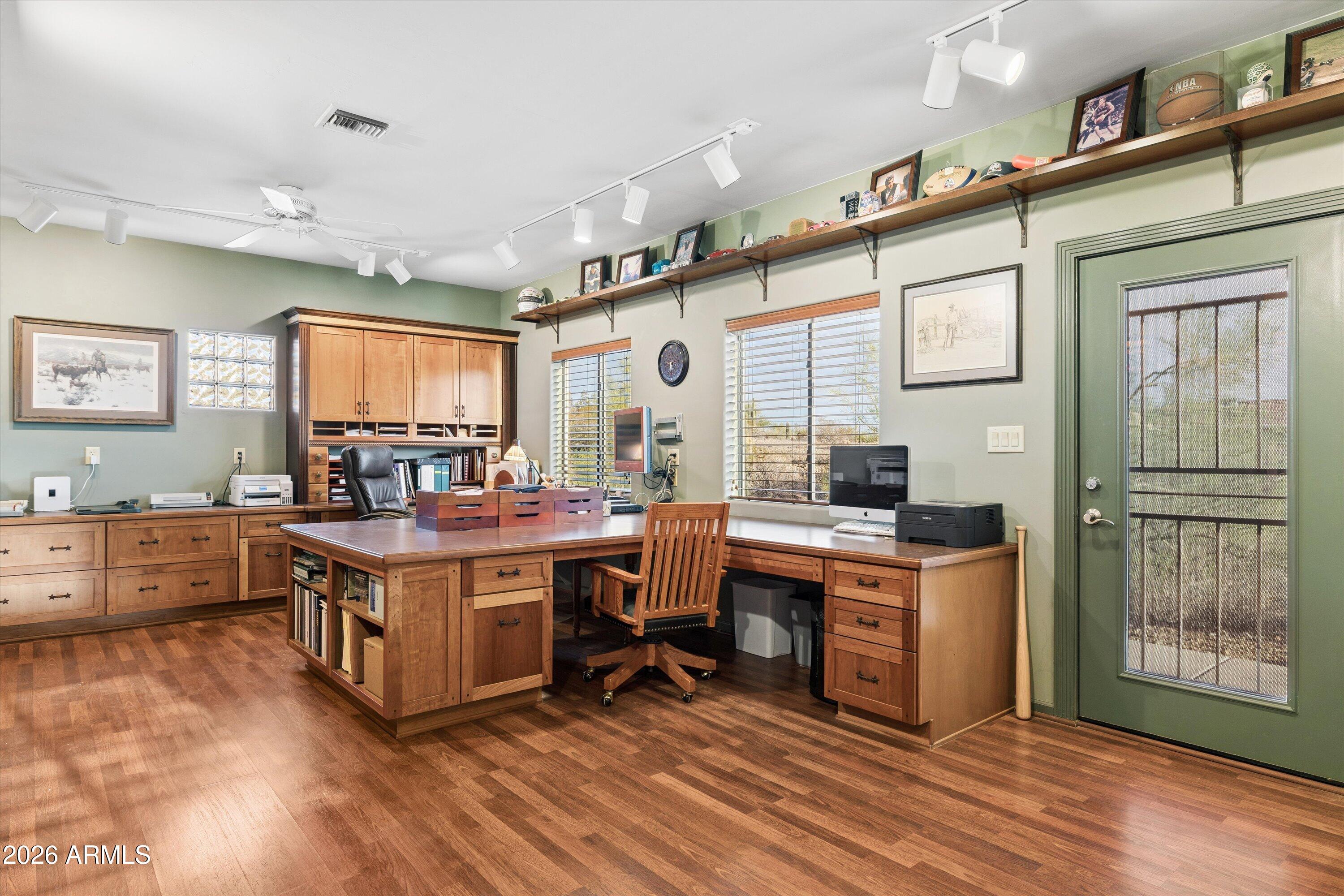 205 W QUARTZ ROCK Road