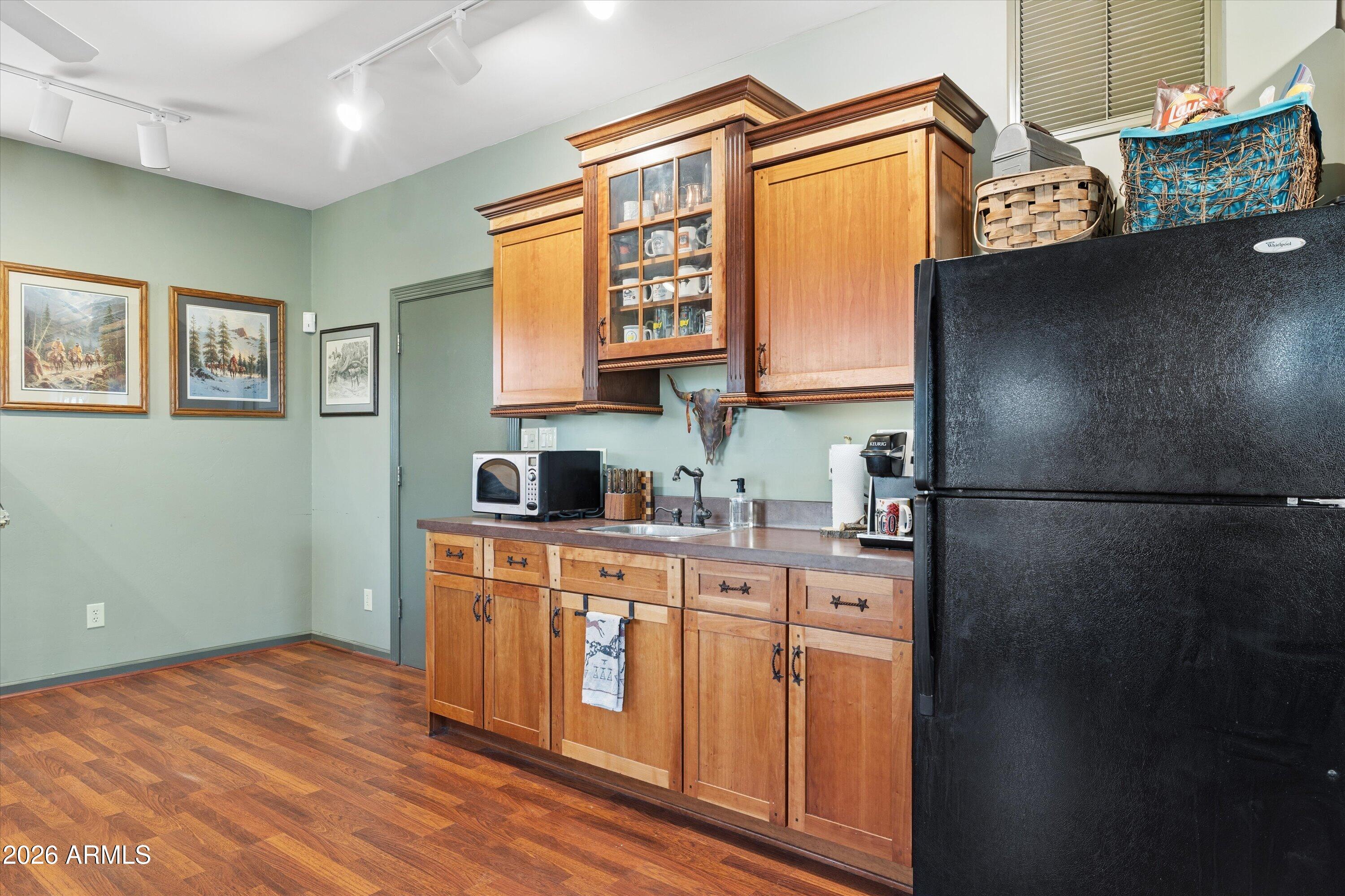 205 W QUARTZ ROCK Road
