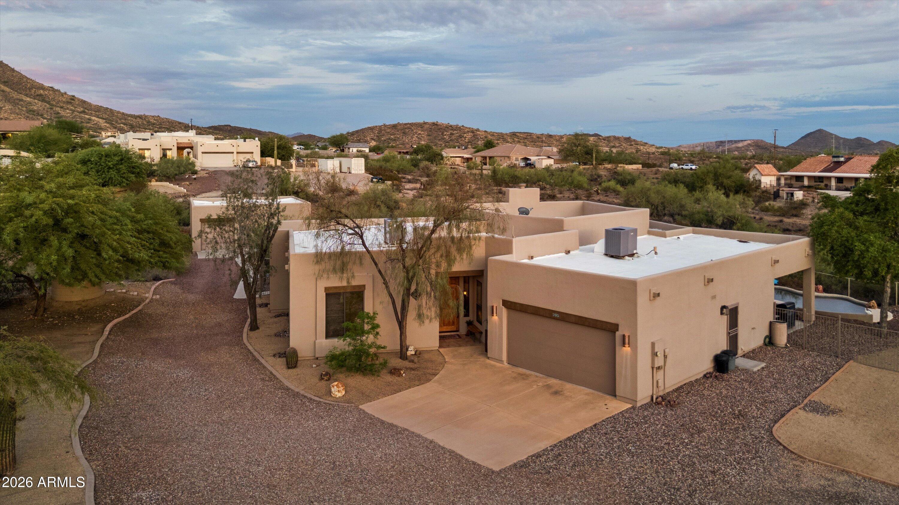 205 W QUARTZ ROCK Road