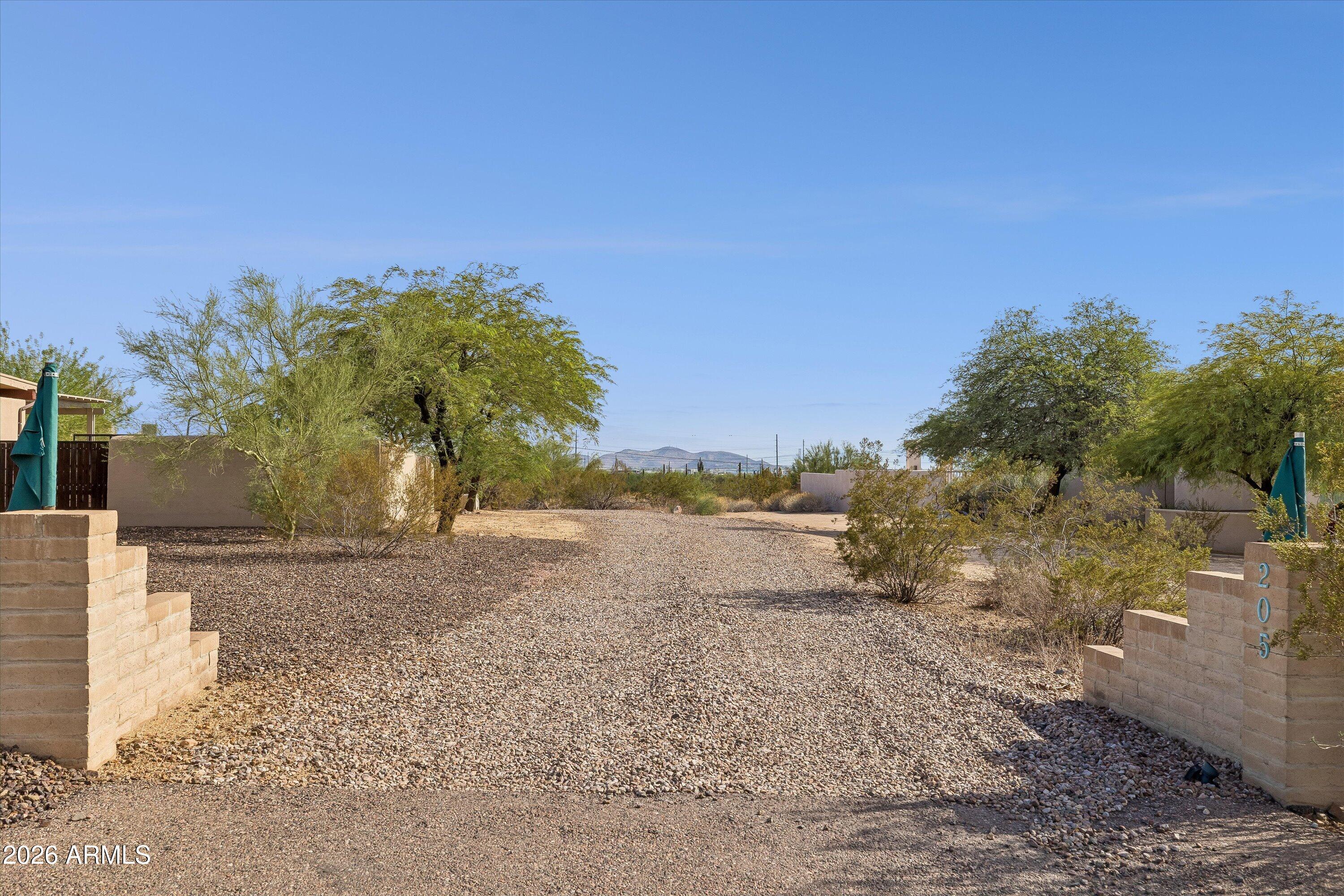 205 W QUARTZ ROCK Road