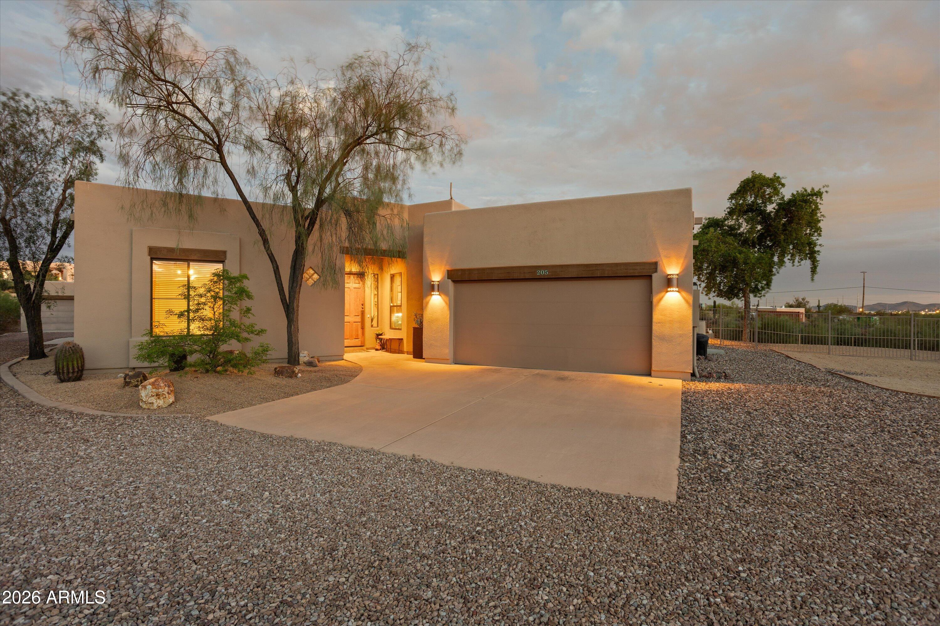 205 W QUARTZ ROCK Road