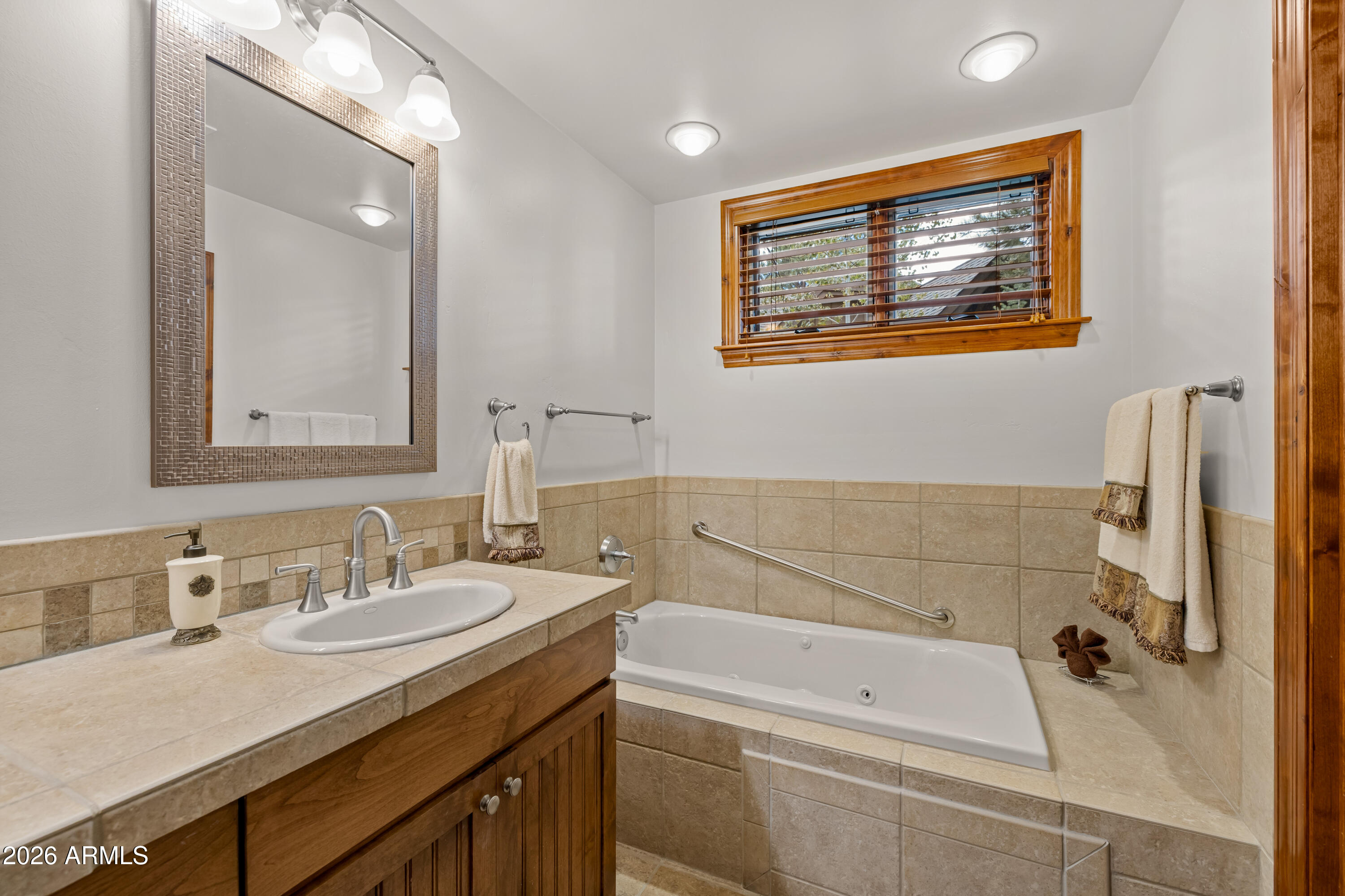 1712 E TRADE WINDS Court