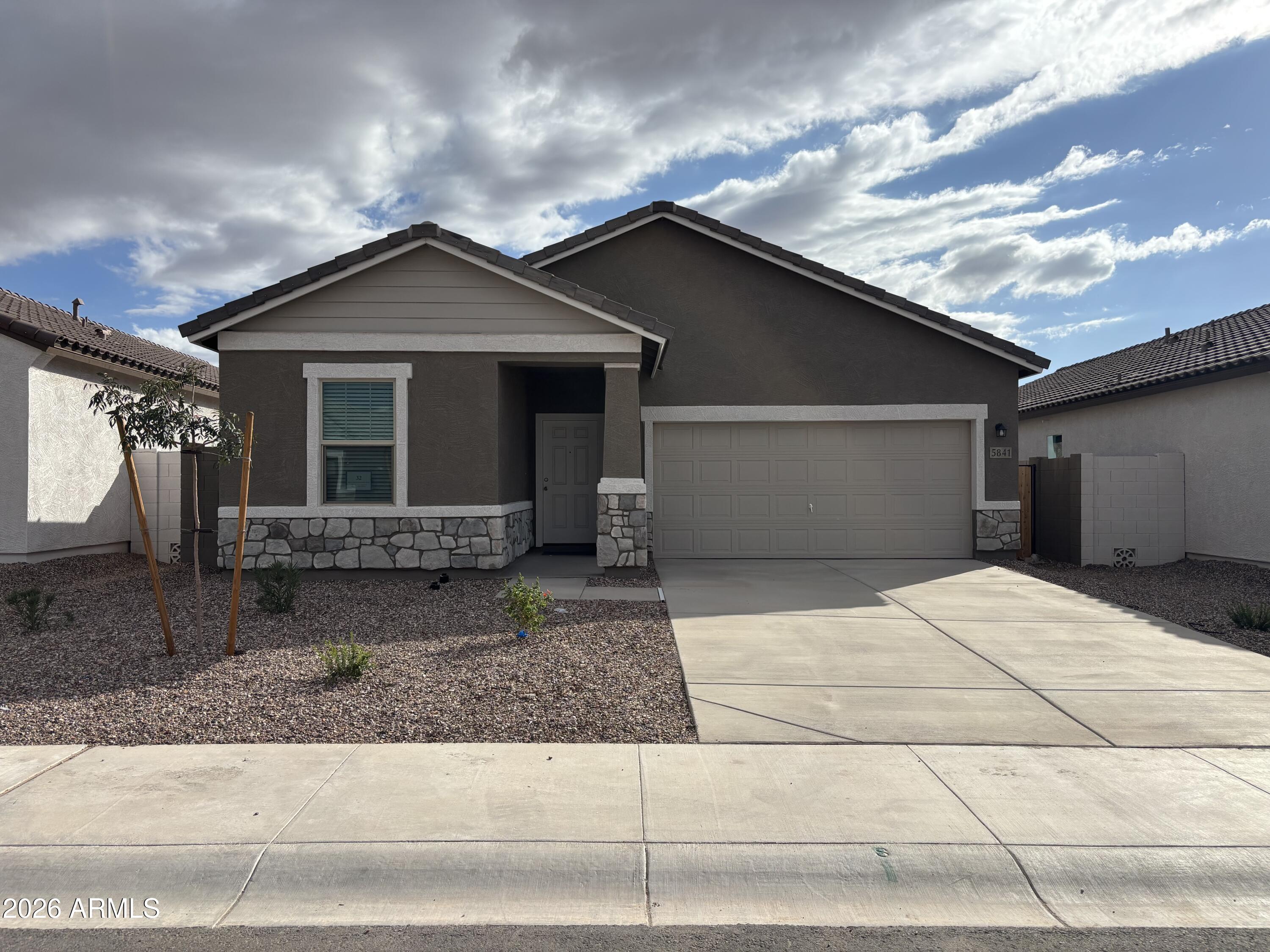 5841 E HORNBLENDE Way