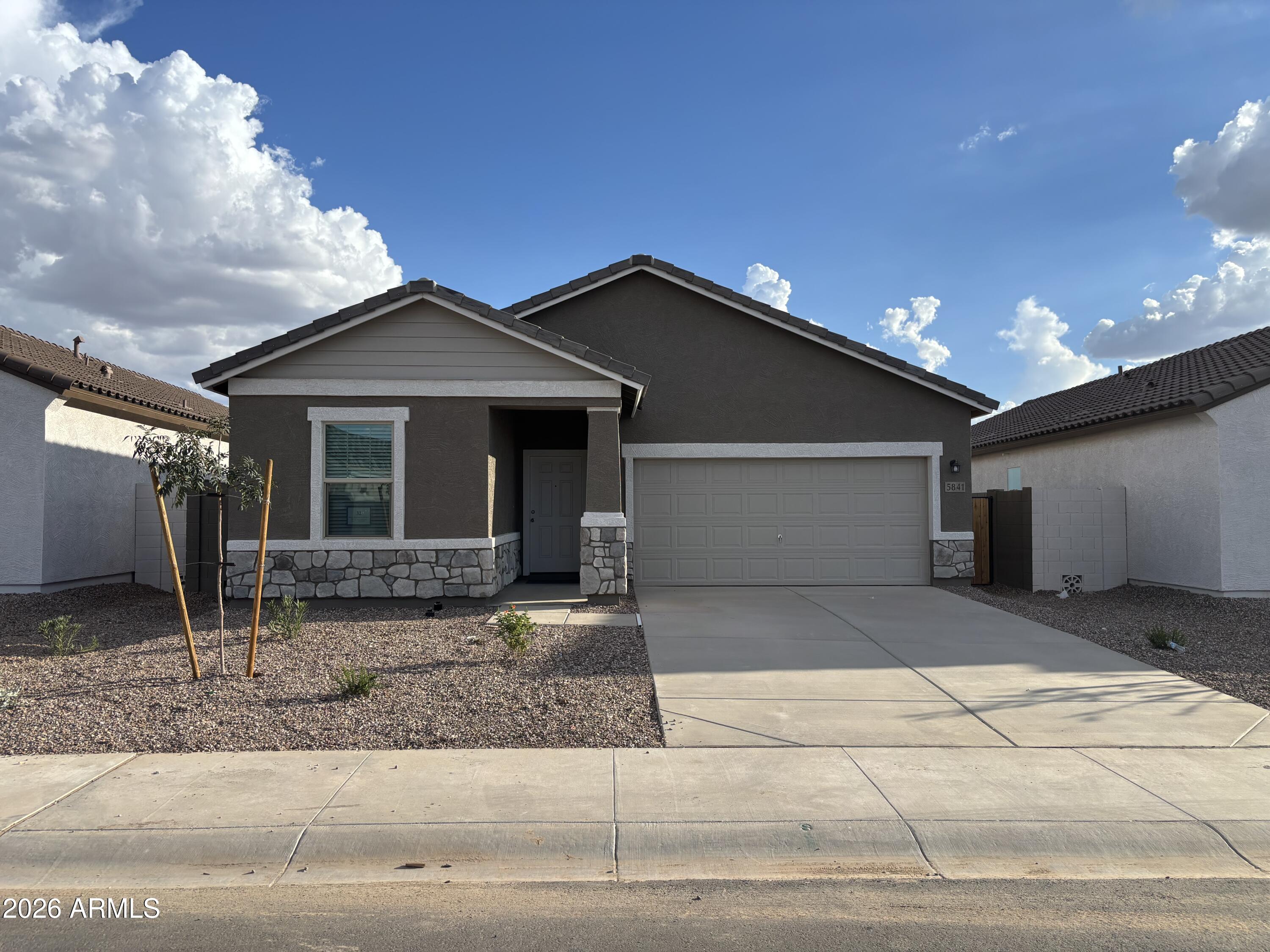 5841 E HORNBLENDE Way