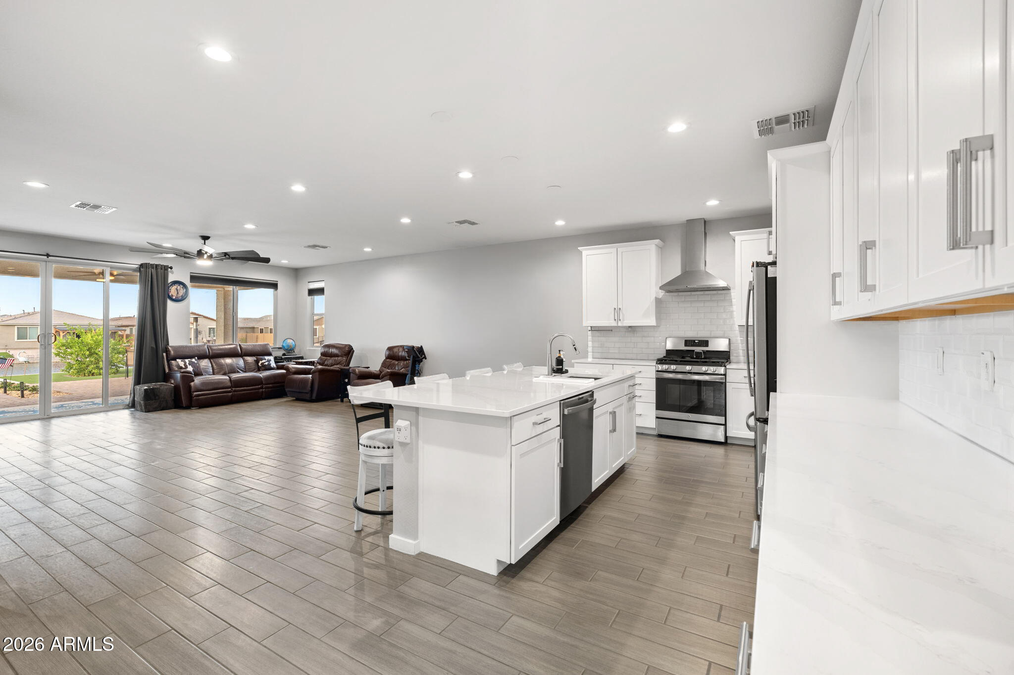 40392 W DESERT FAIRWAYS Drive