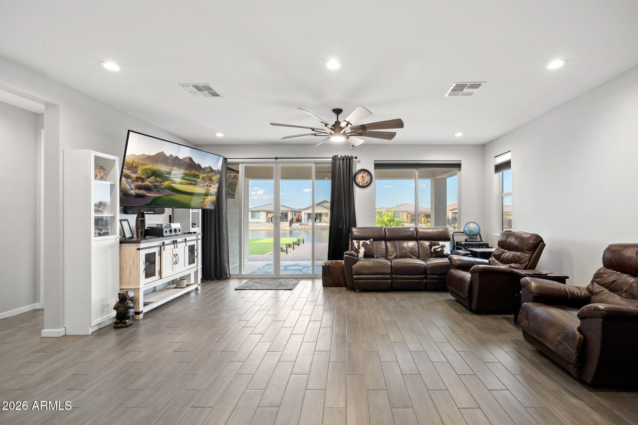 40392 W DESERT FAIRWAYS Drive