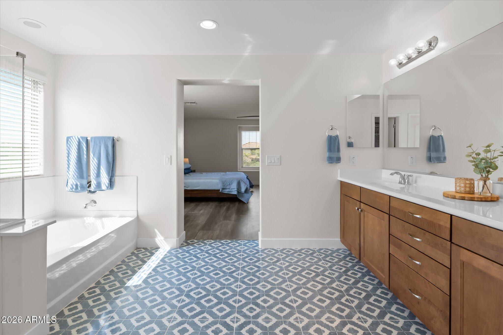 3341 N ARCO