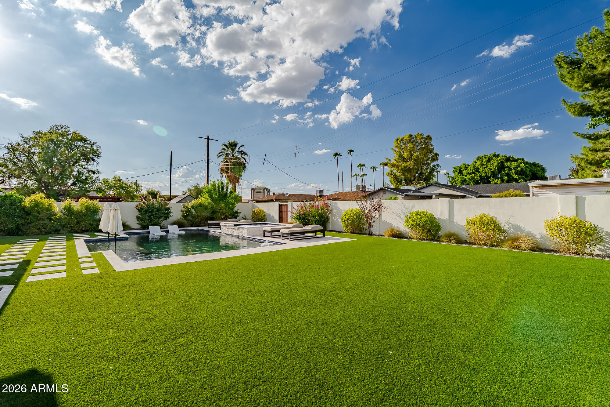 4608 E WILSHIRE Drive