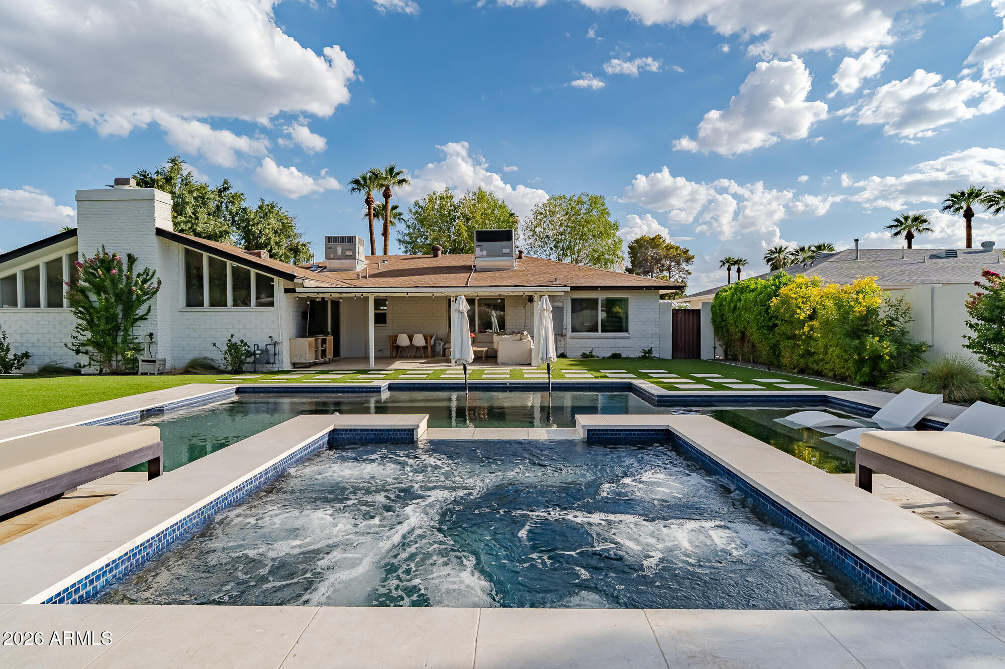 4608 E WILSHIRE Drive