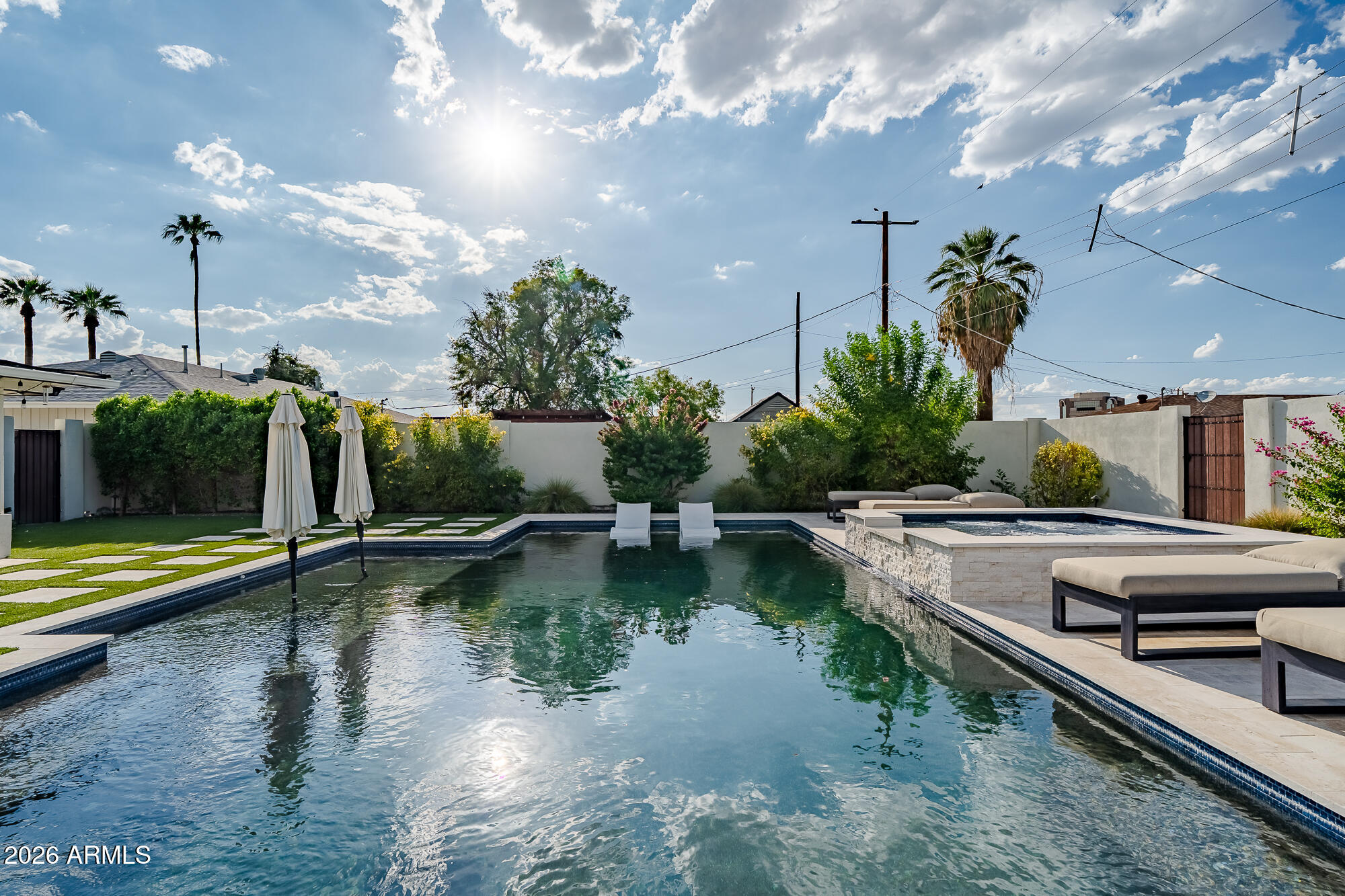4608 E WILSHIRE Drive