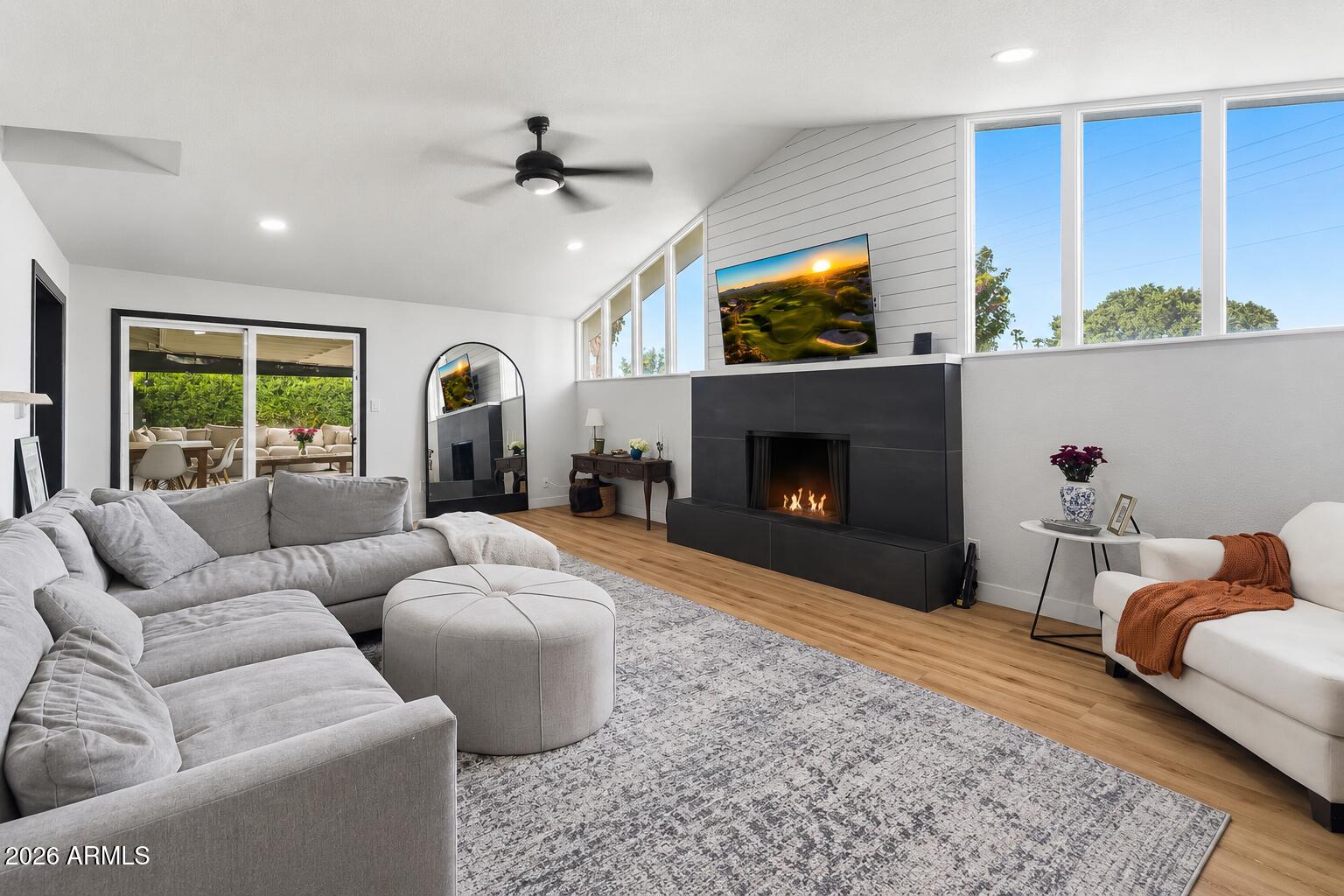 4608 E WILSHIRE Drive