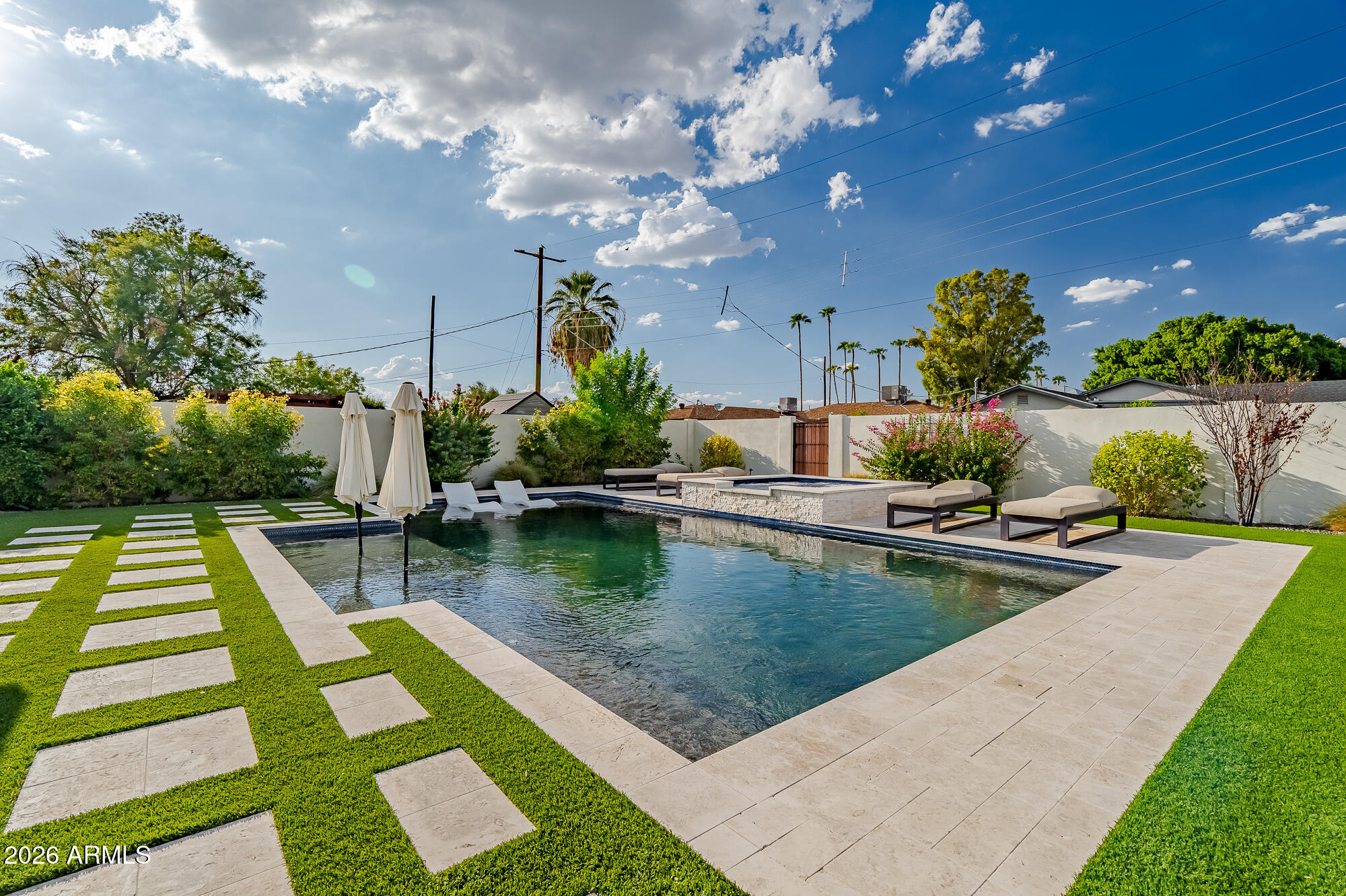 4608 E WILSHIRE Drive