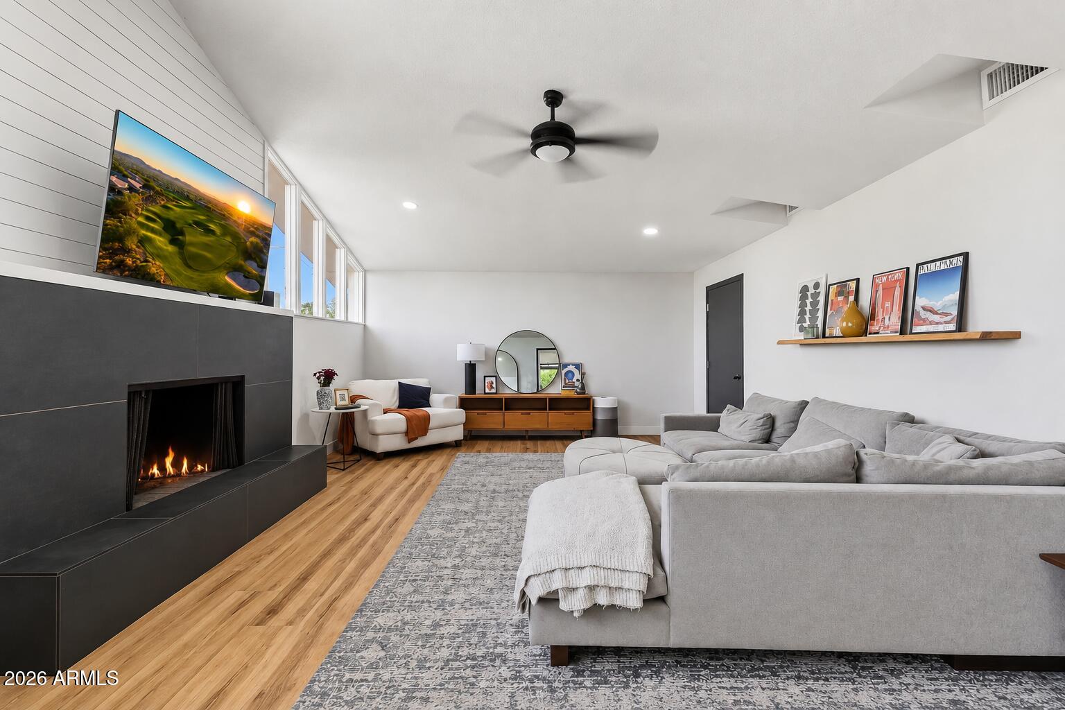 4608 E WILSHIRE Drive