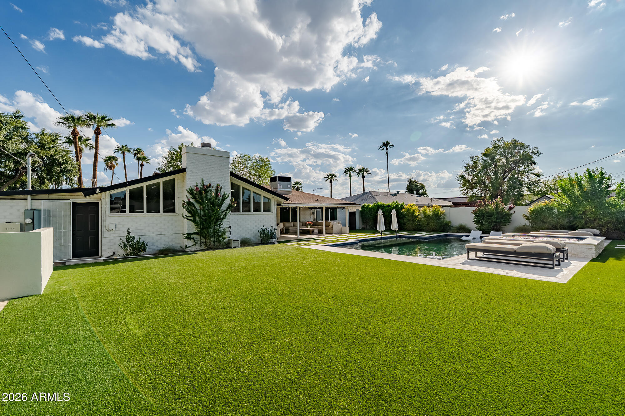 4608 E WILSHIRE Drive