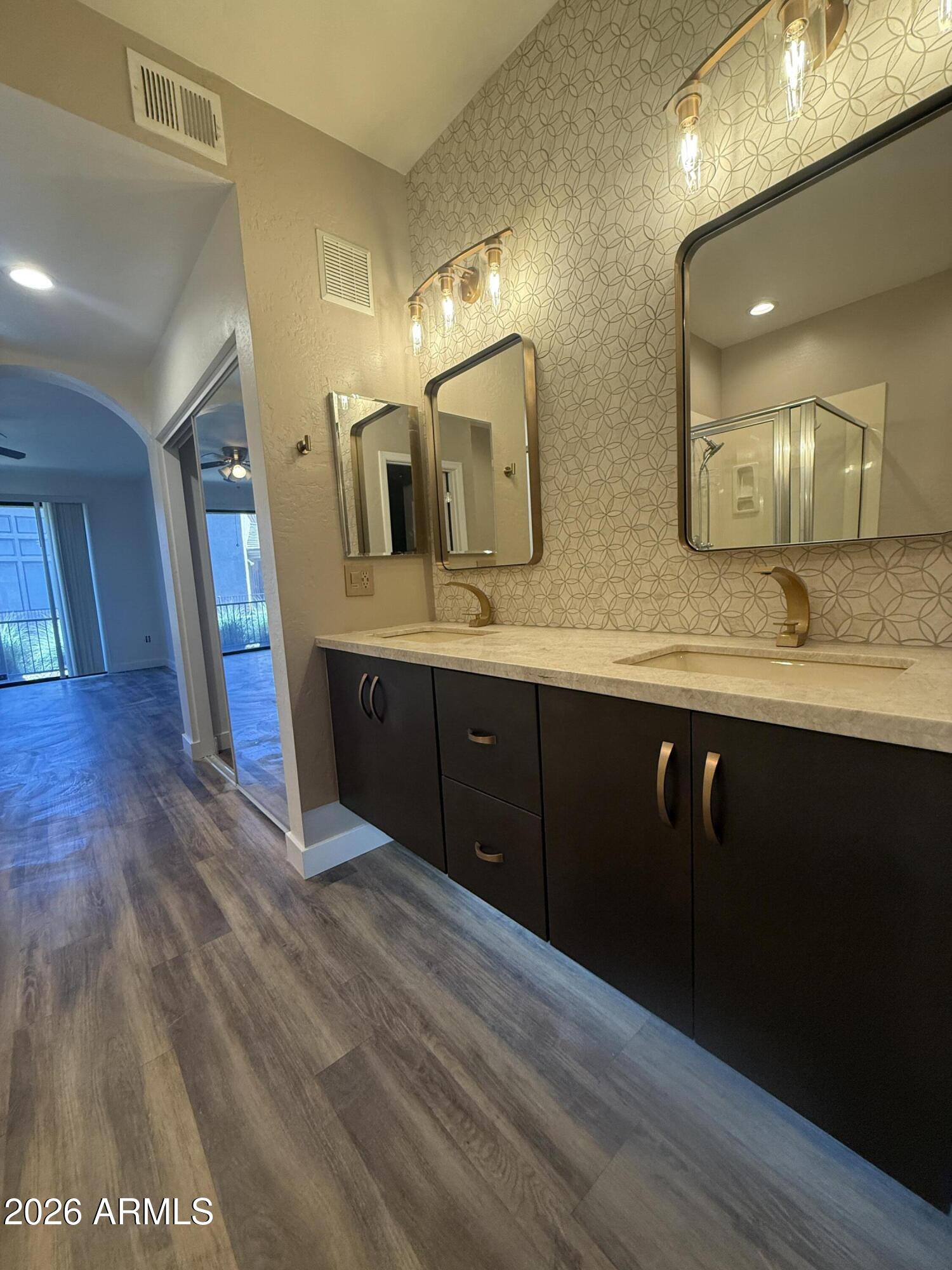 705 W QUEEN CREEK Road 1127