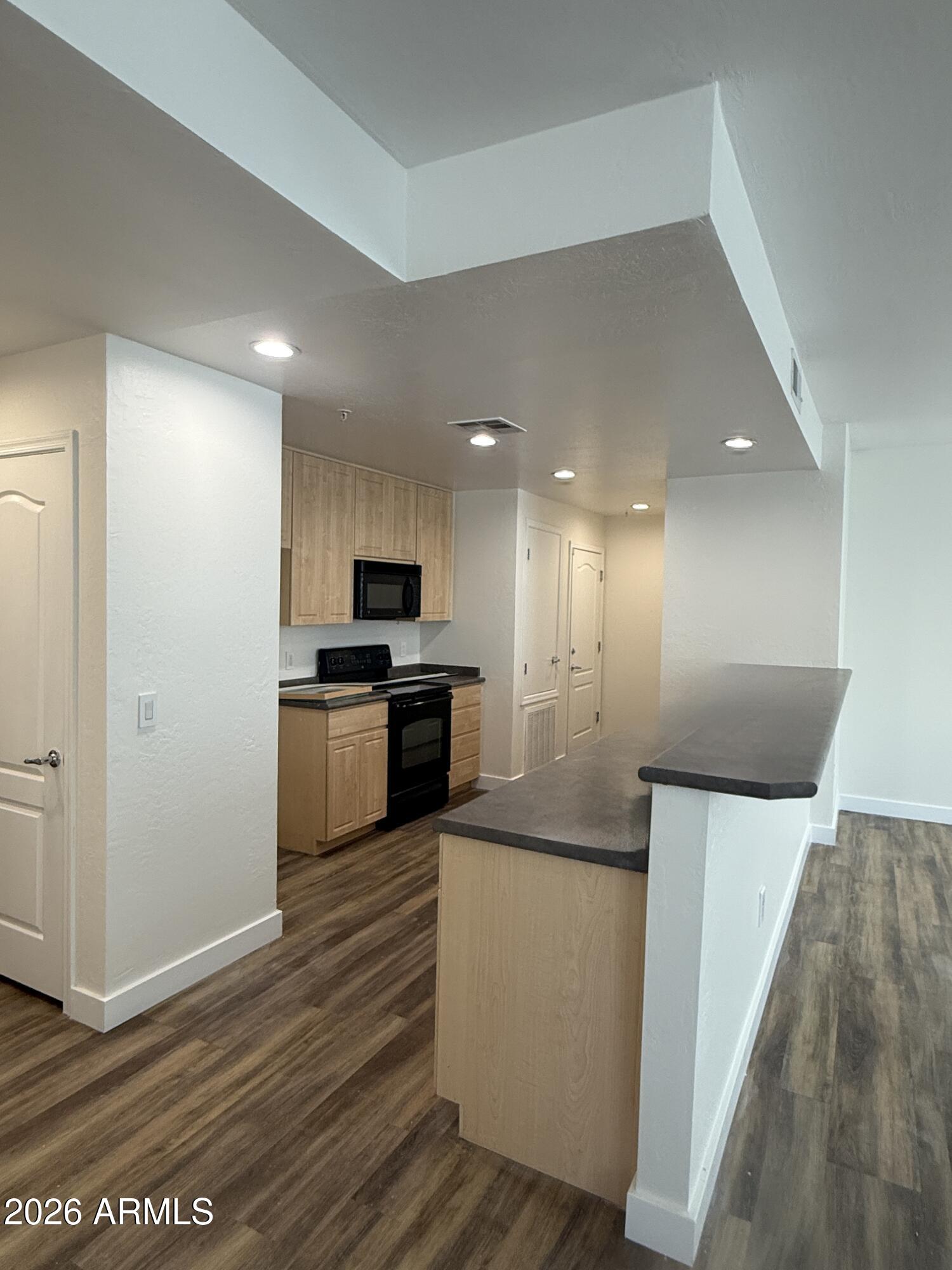705 W QUEEN CREEK Road 1127