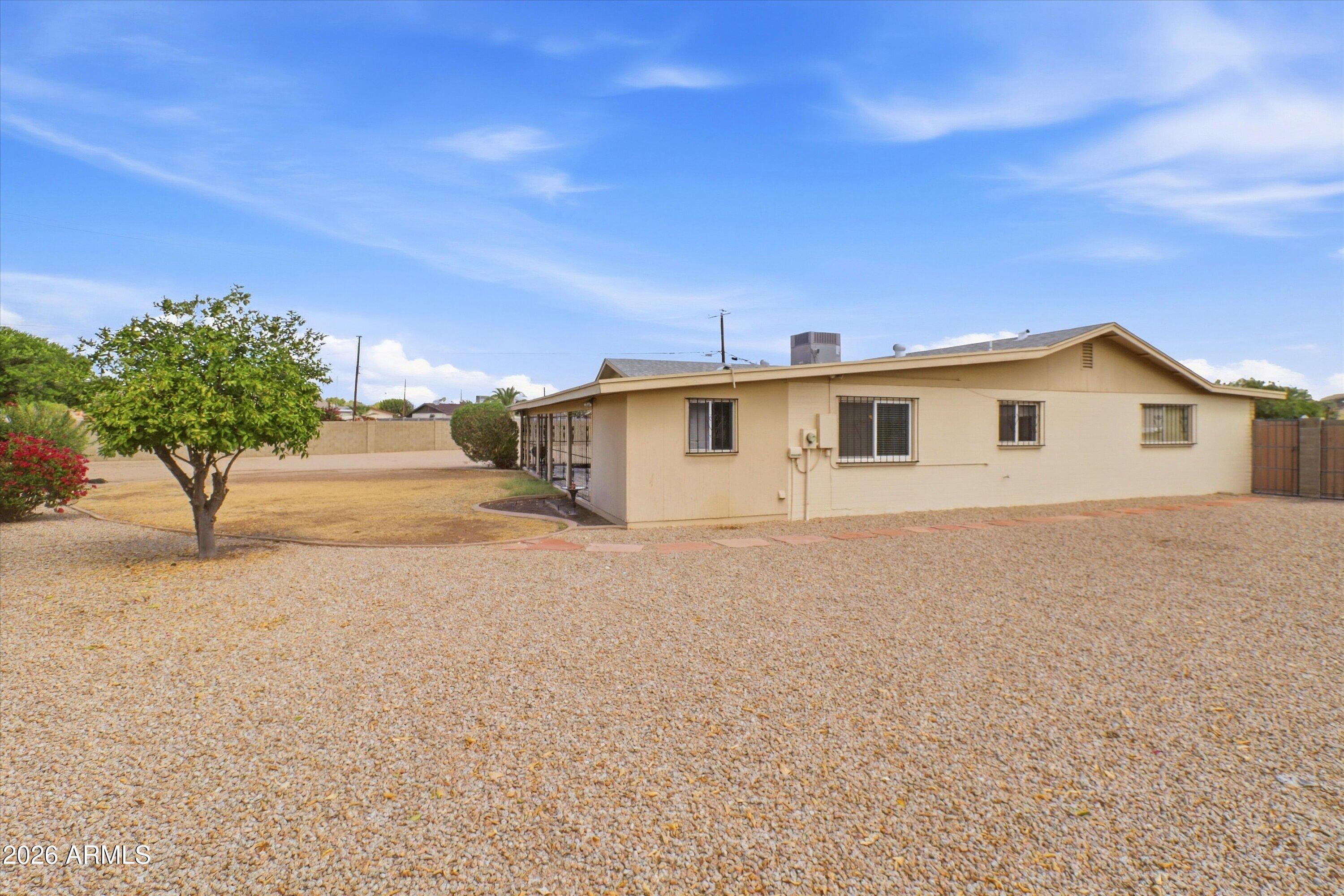 2318 W DAHLIA Drive