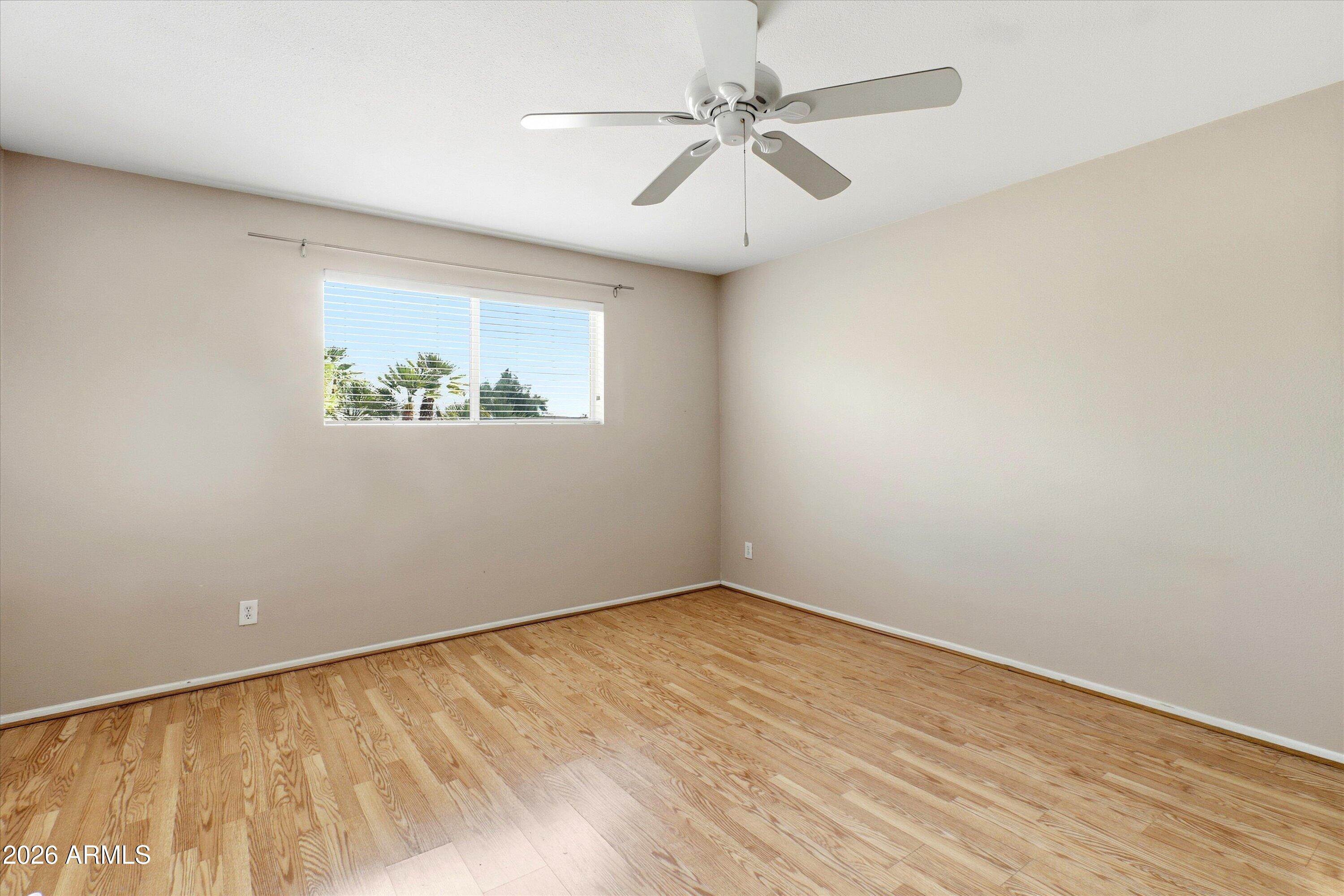 2318 W DAHLIA Drive