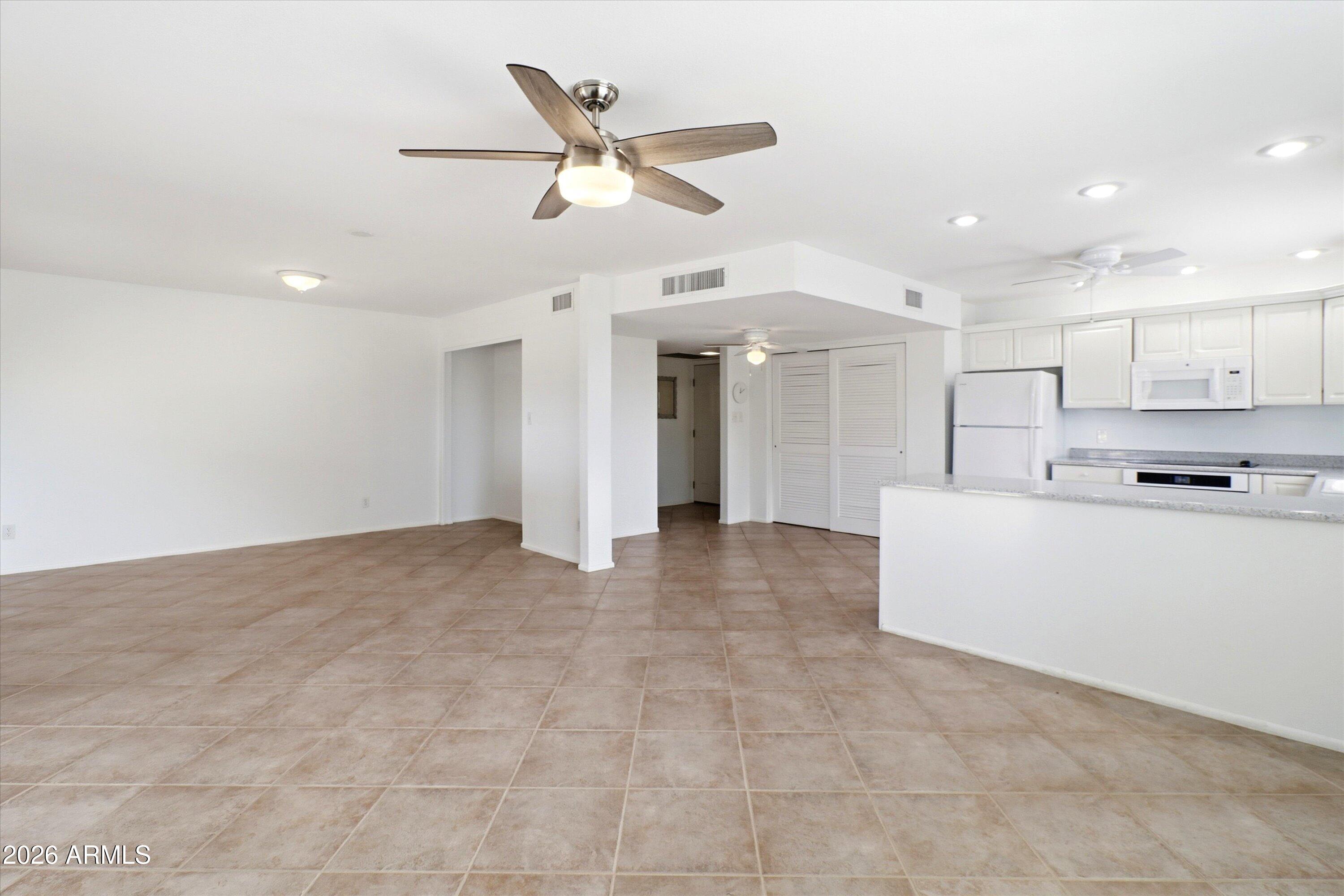 2318 W DAHLIA Drive