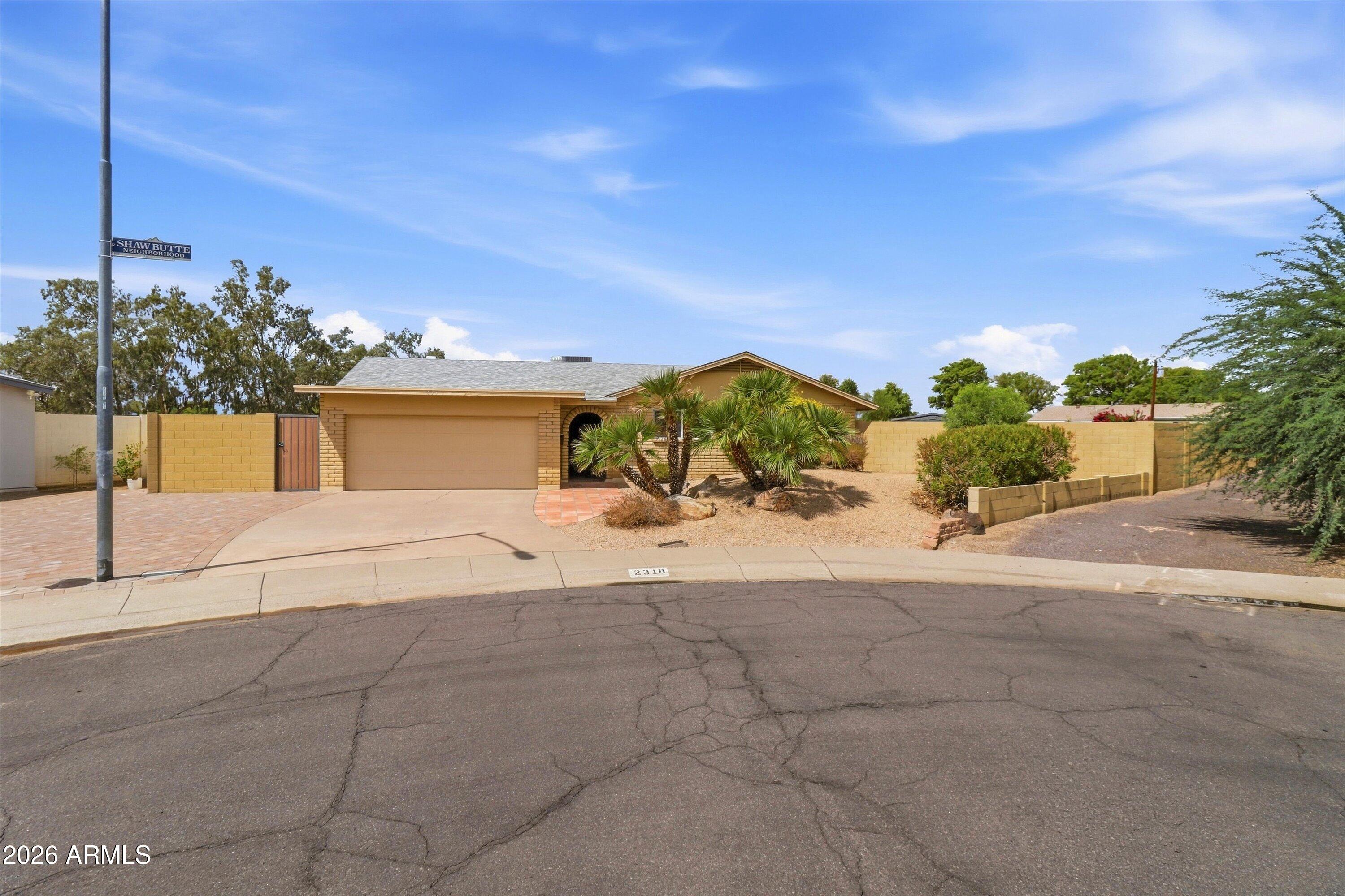 2318 W DAHLIA Drive