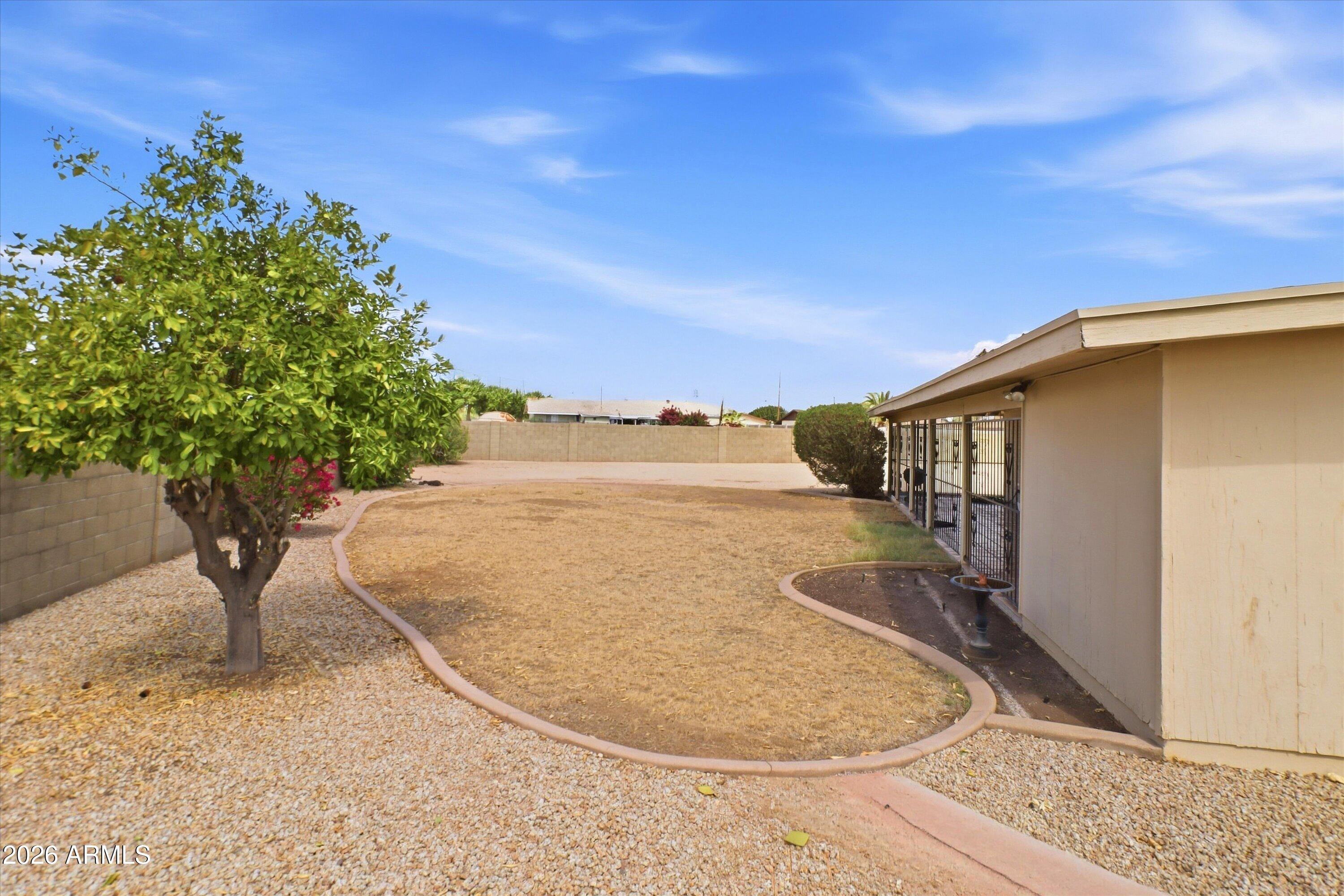 2318 W DAHLIA Drive
