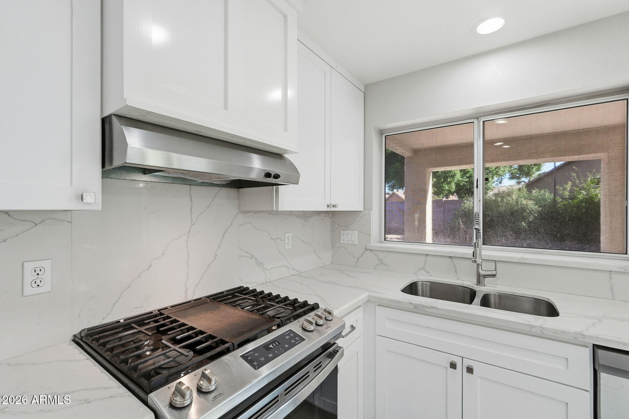 5335 W KERRY Lane